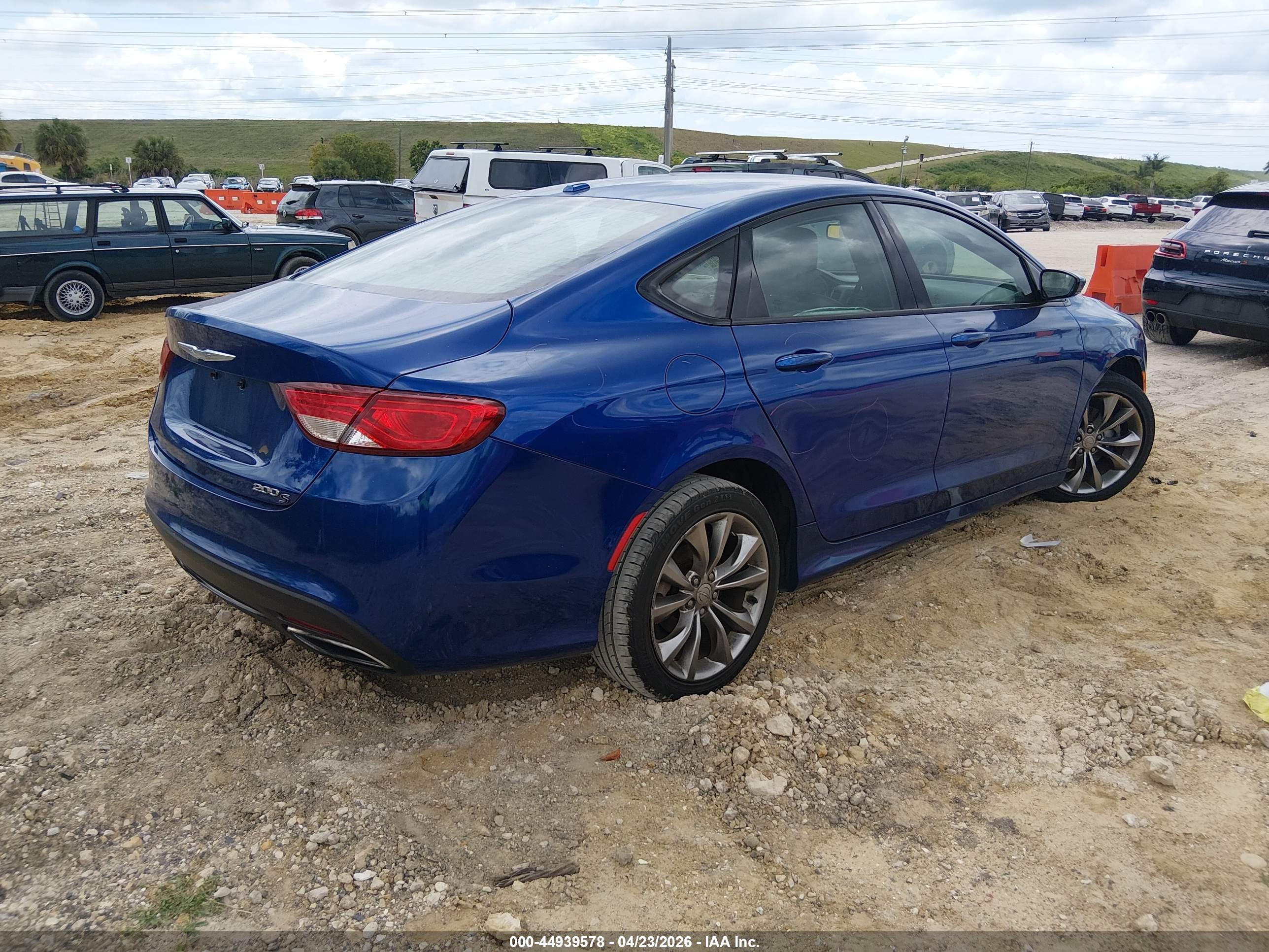 CHRYSLER 200 image 4