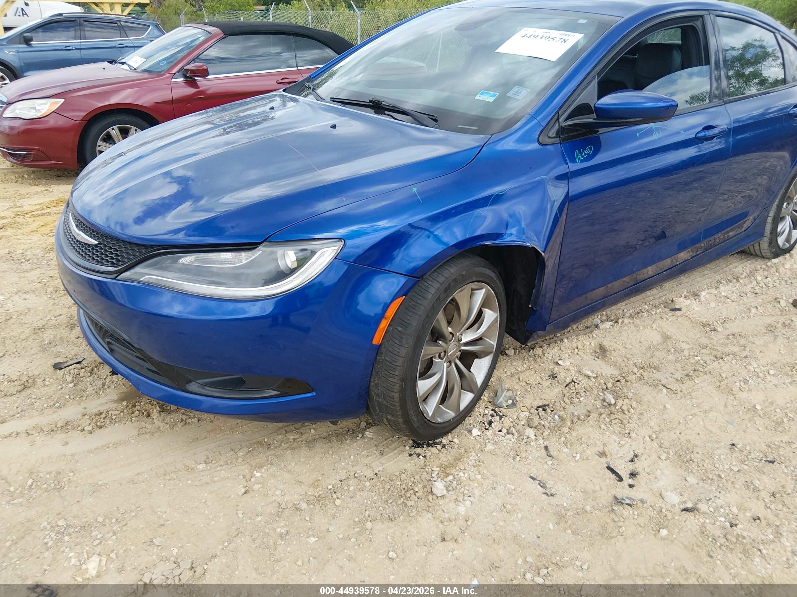 CHRYSLER 200 image 6