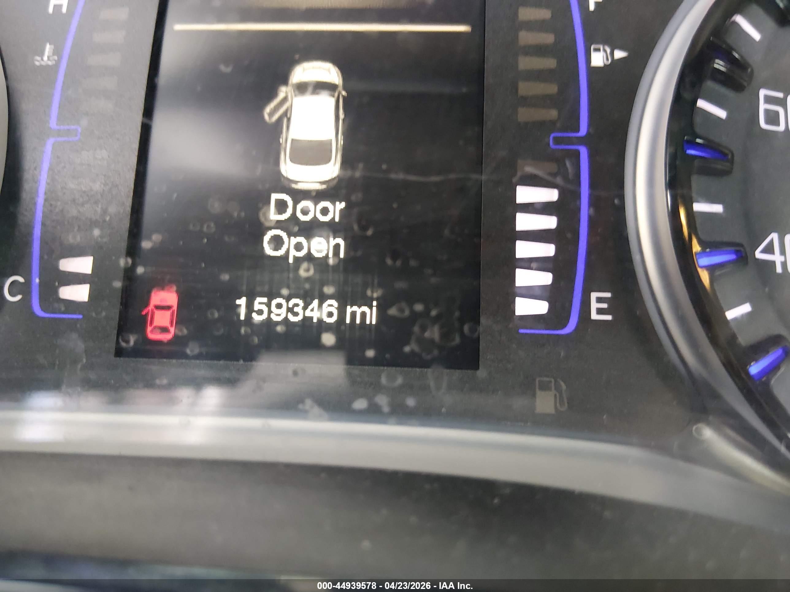 CHRYSLER 200 image 7
