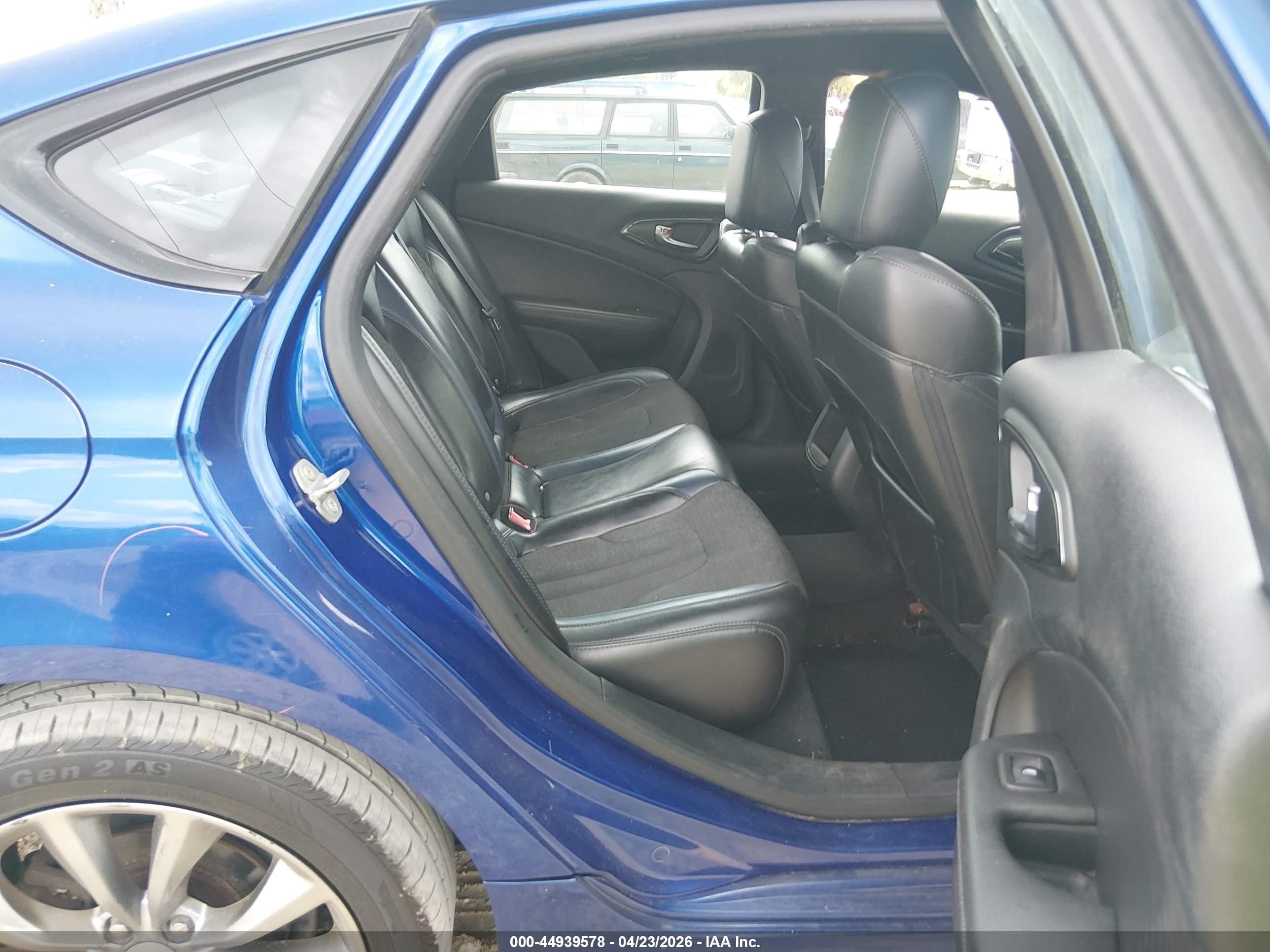 CHRYSLER 200 image 8