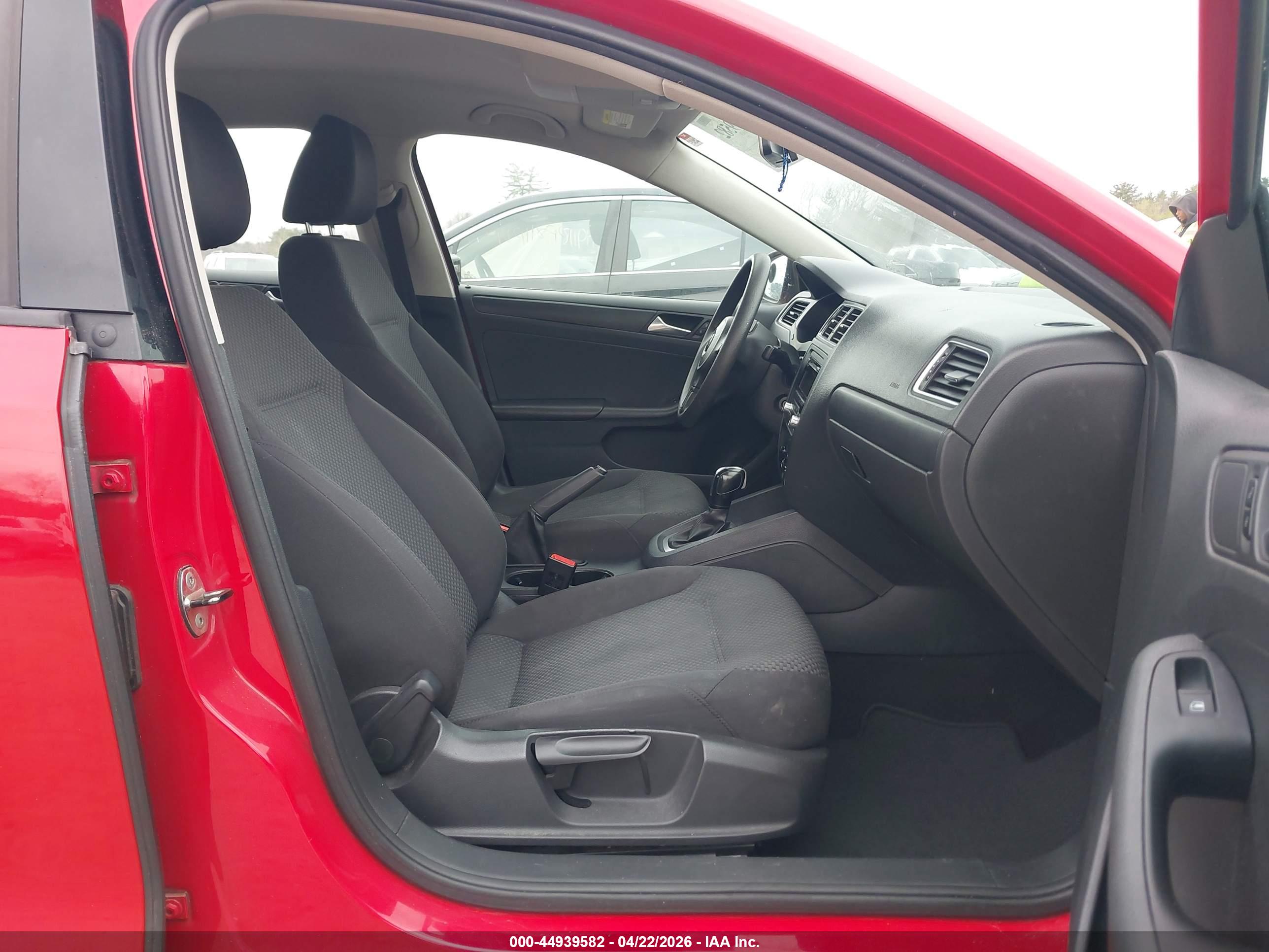 VOLKSWAGEN JETTA image 5