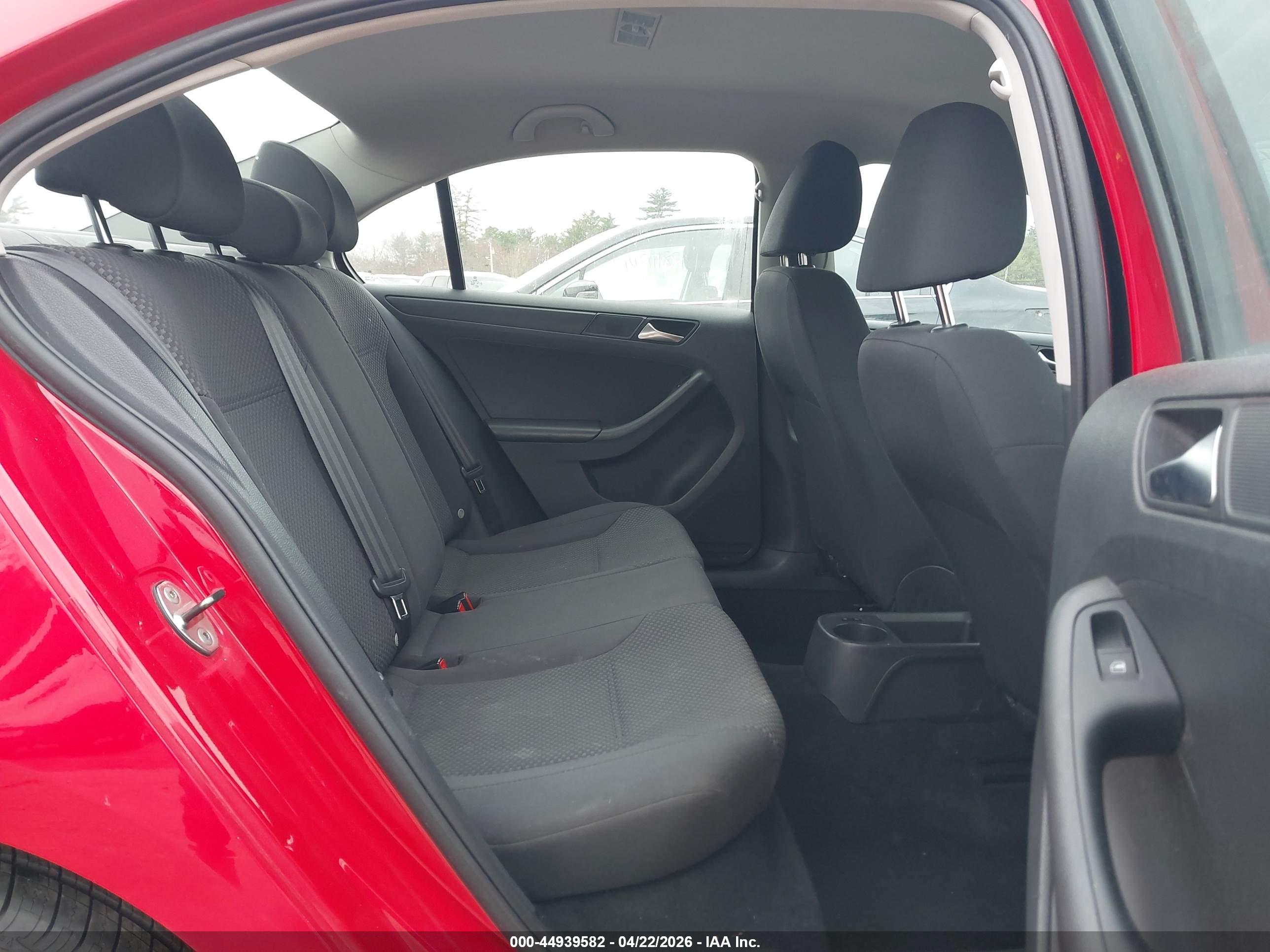 VOLKSWAGEN JETTA image 8