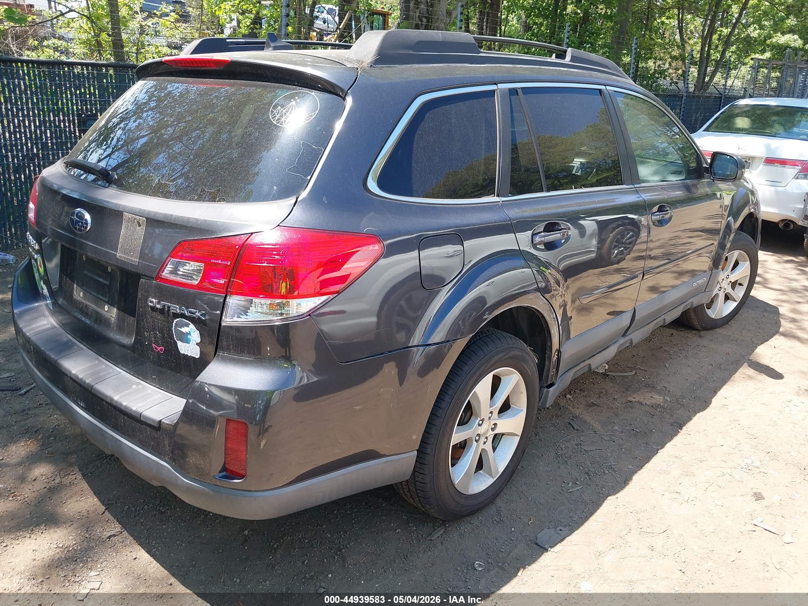 SUBARU OUTBACK image 4