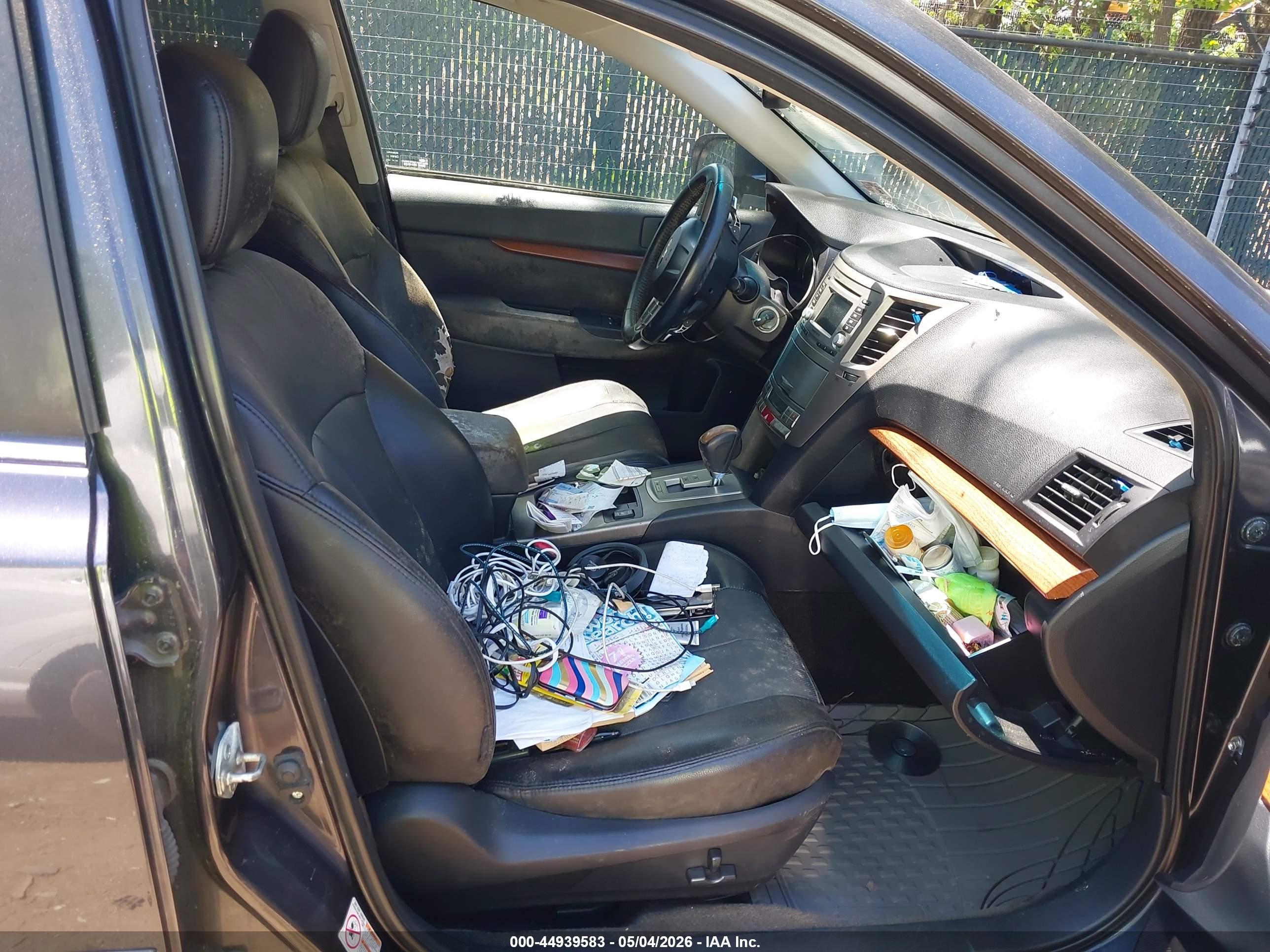 SUBARU OUTBACK image 5