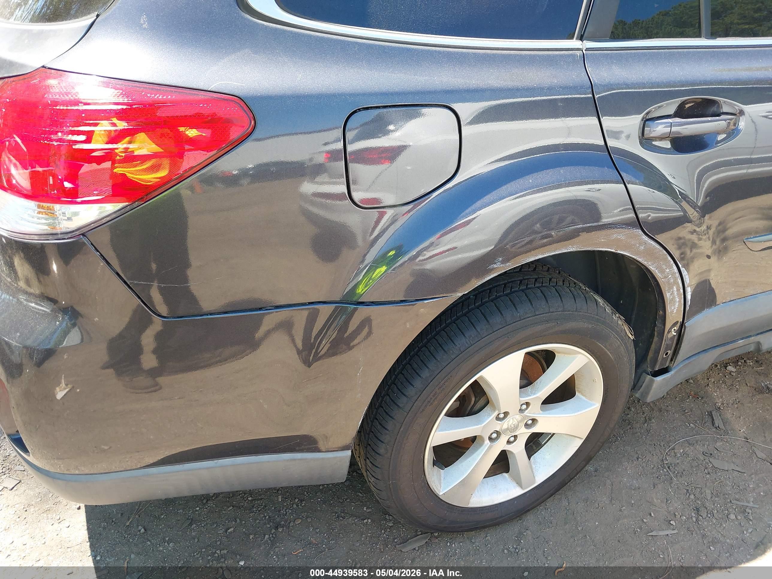 SUBARU OUTBACK image 6