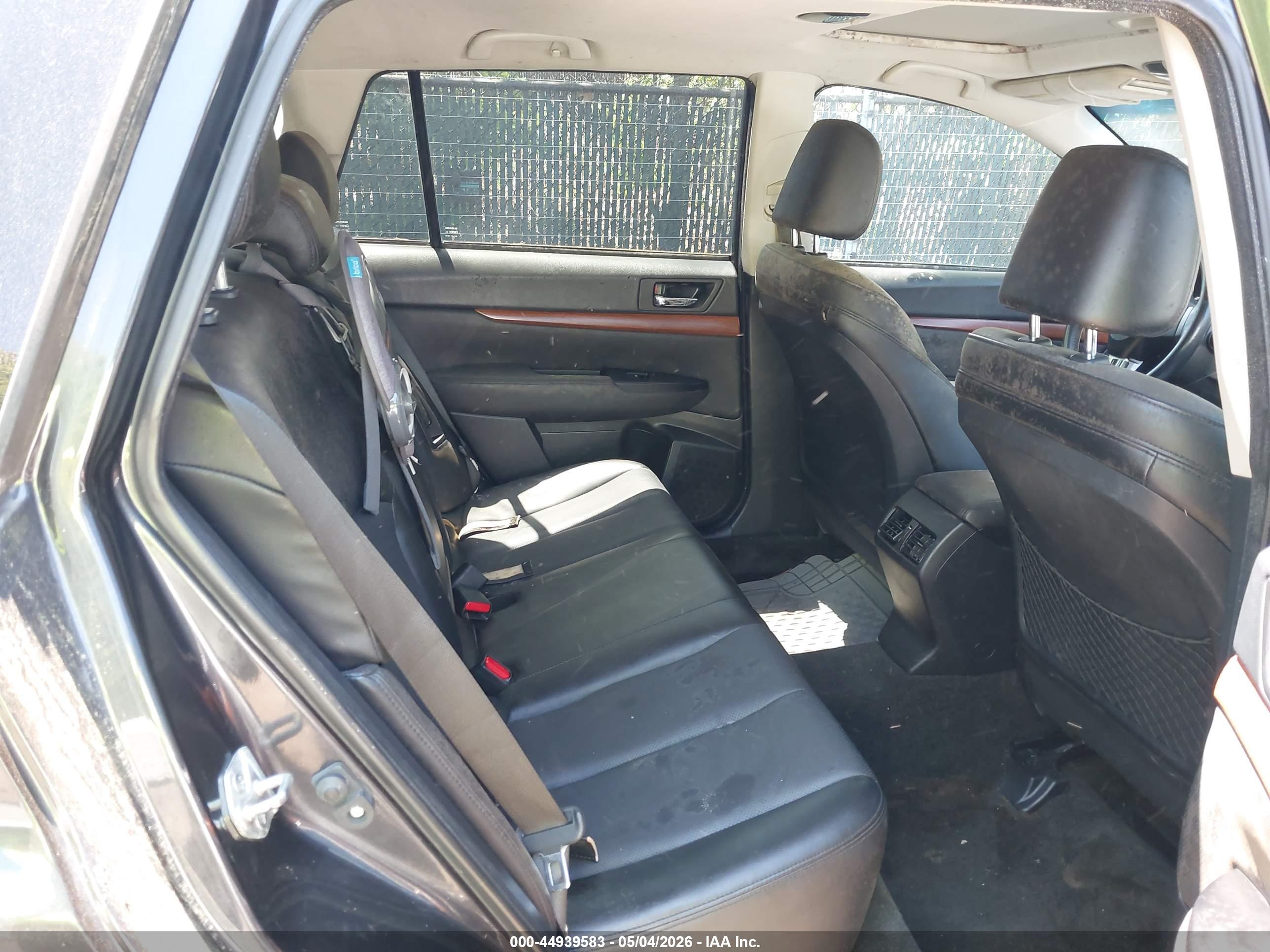 SUBARU OUTBACK image 8