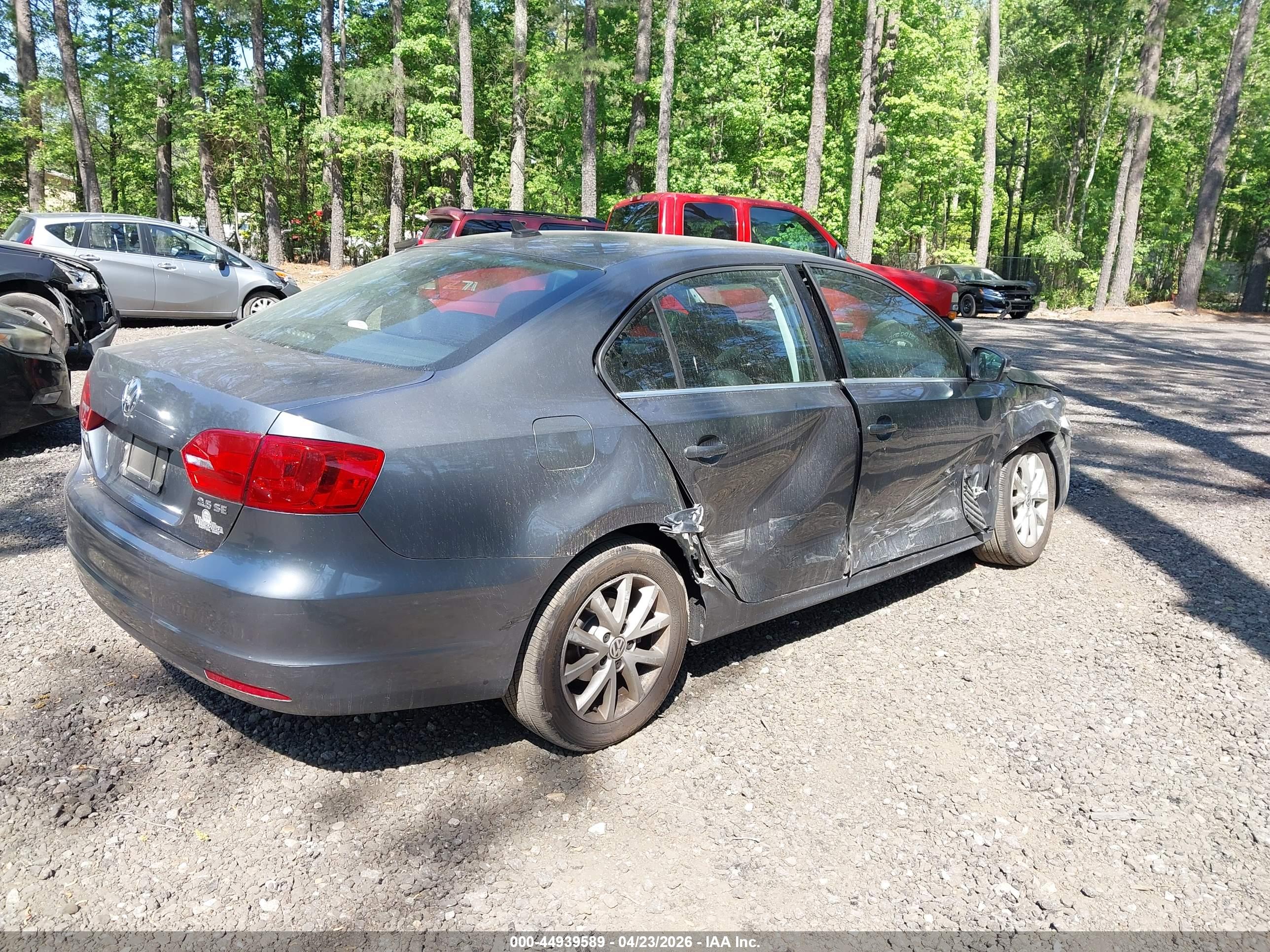 VOLKSWAGEN JETTA image 4