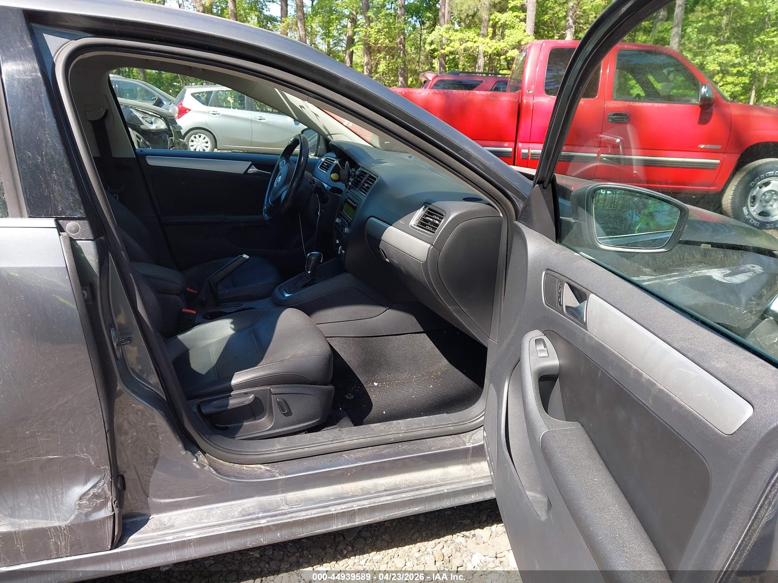 VOLKSWAGEN JETTA image 5