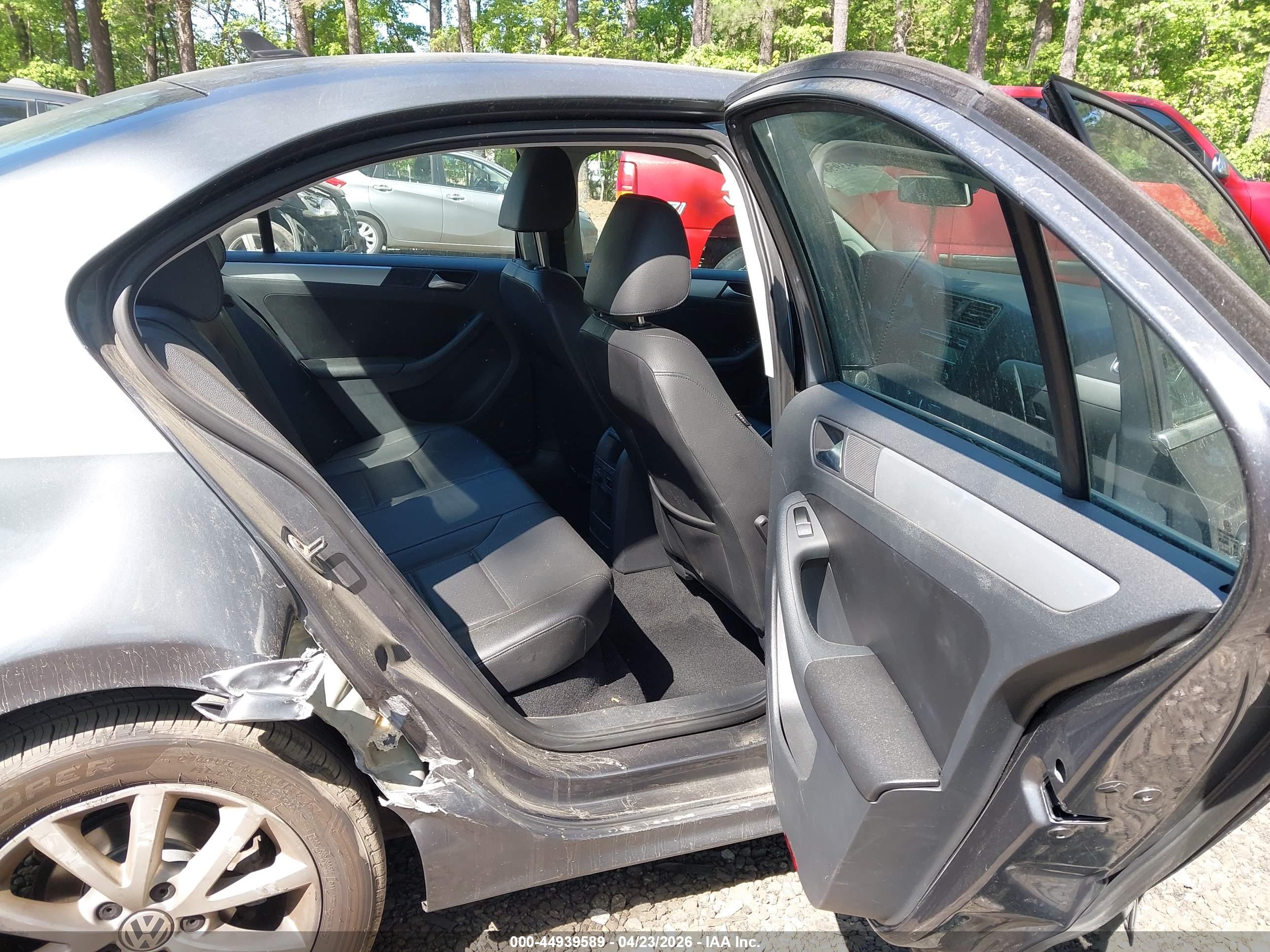VOLKSWAGEN JETTA image 8