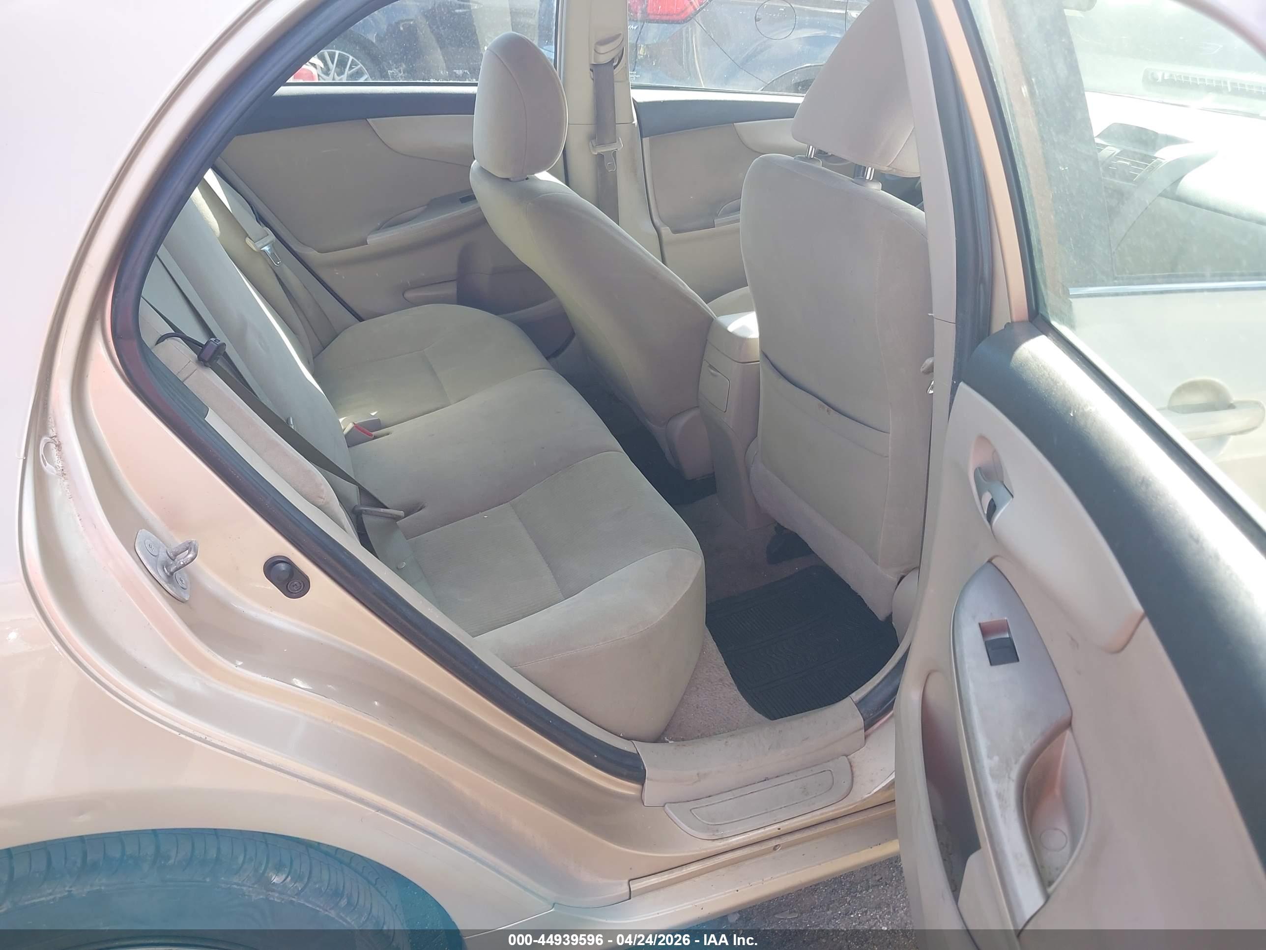 TOYOTA COROLLA image 8