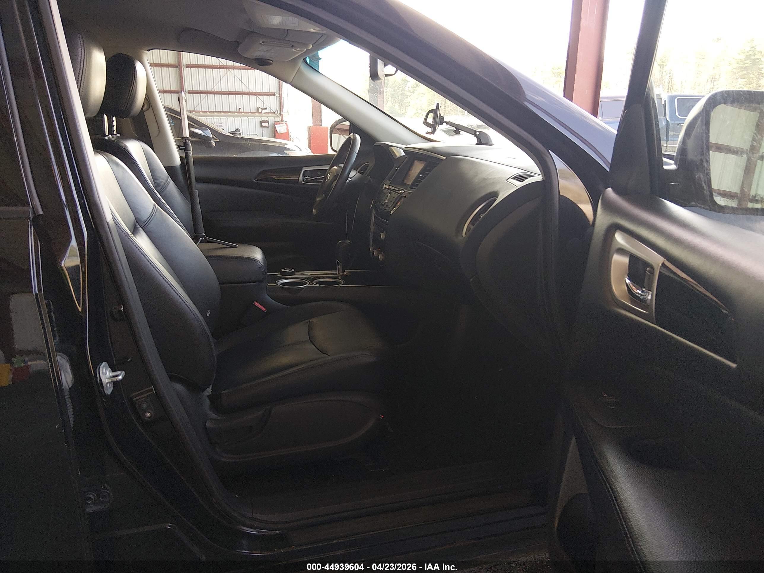 NISSAN PATHFINDER image 5