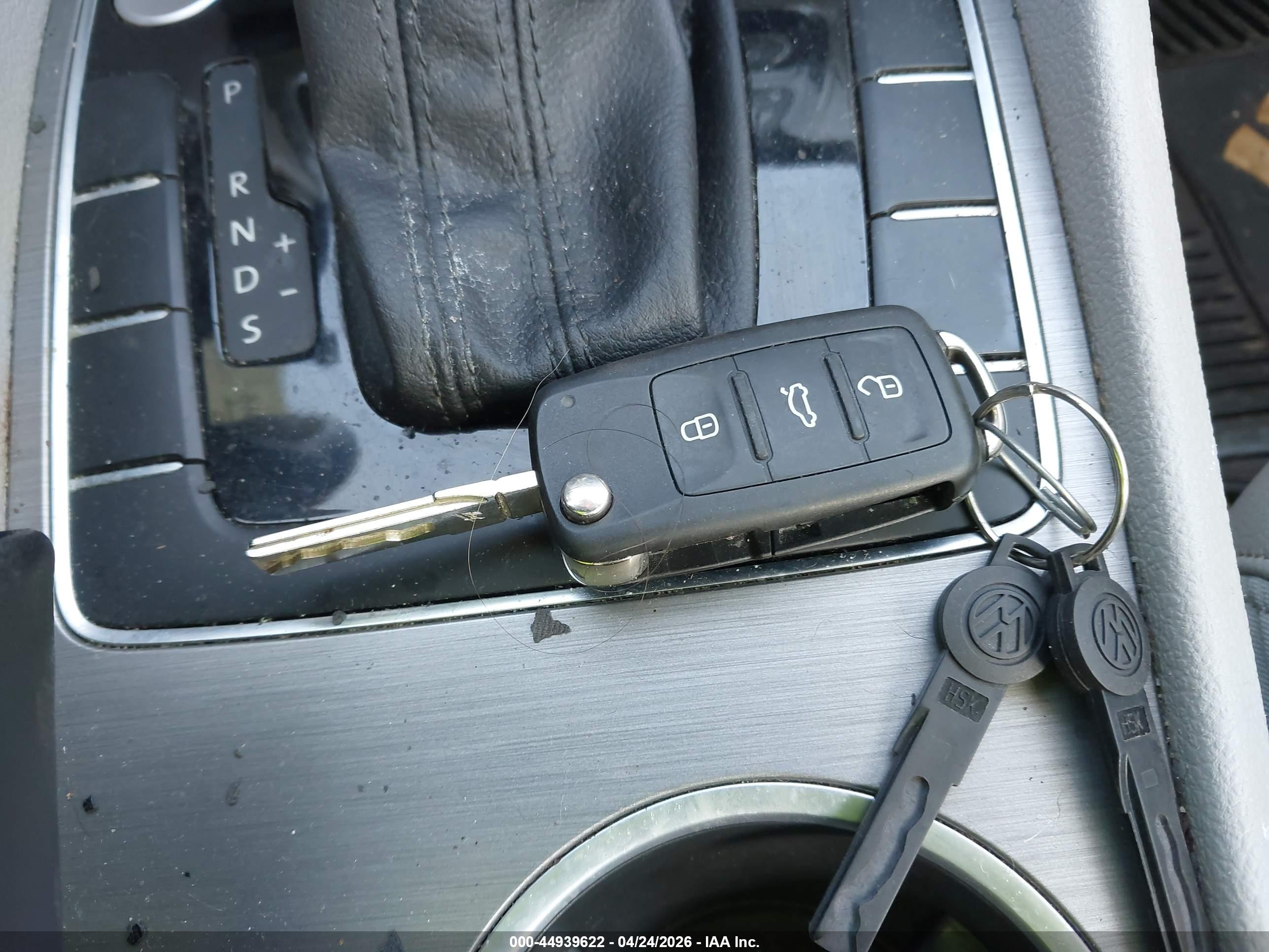 VOLKSWAGEN PASSAT image 11