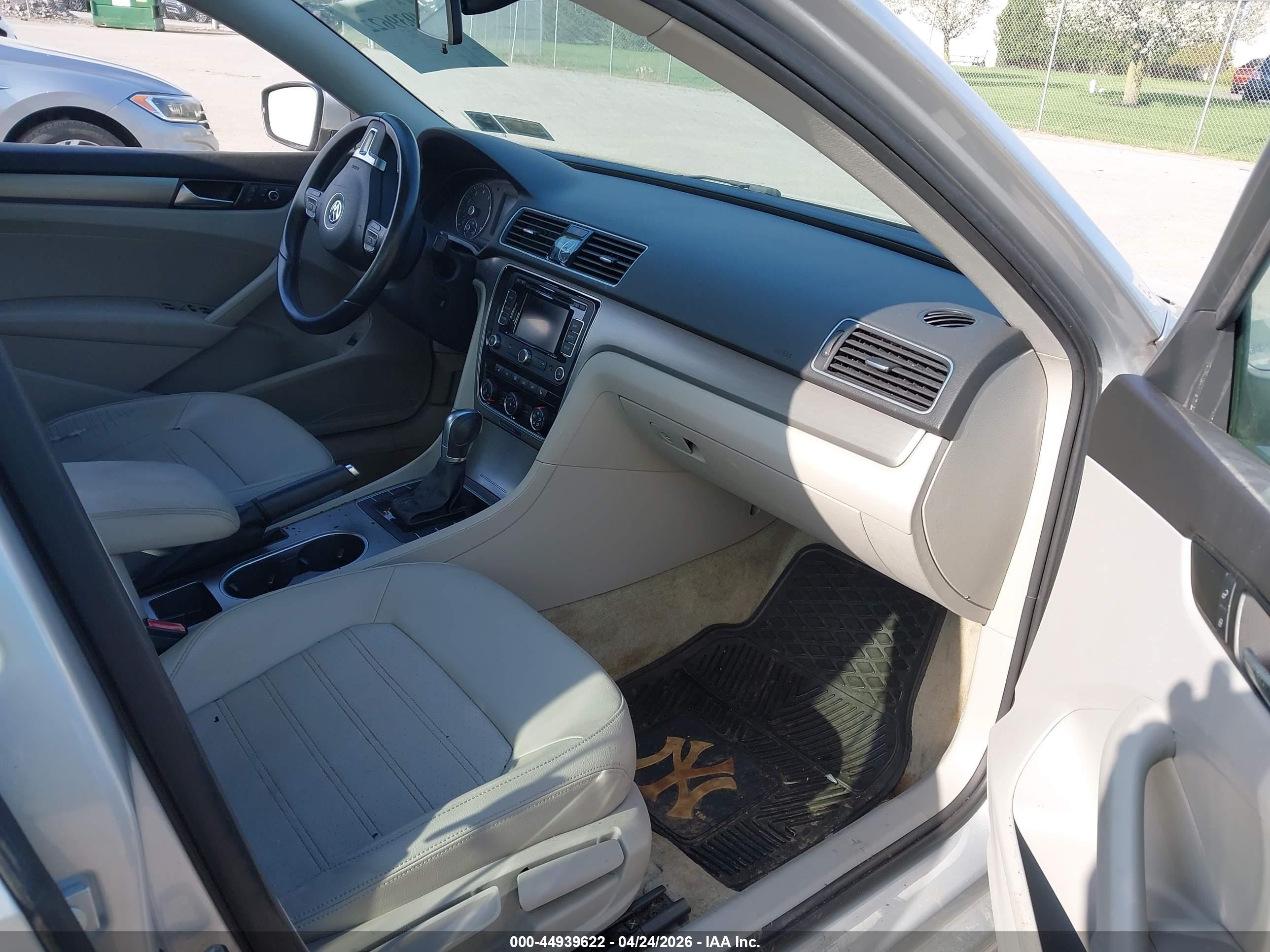 VOLKSWAGEN PASSAT image 5