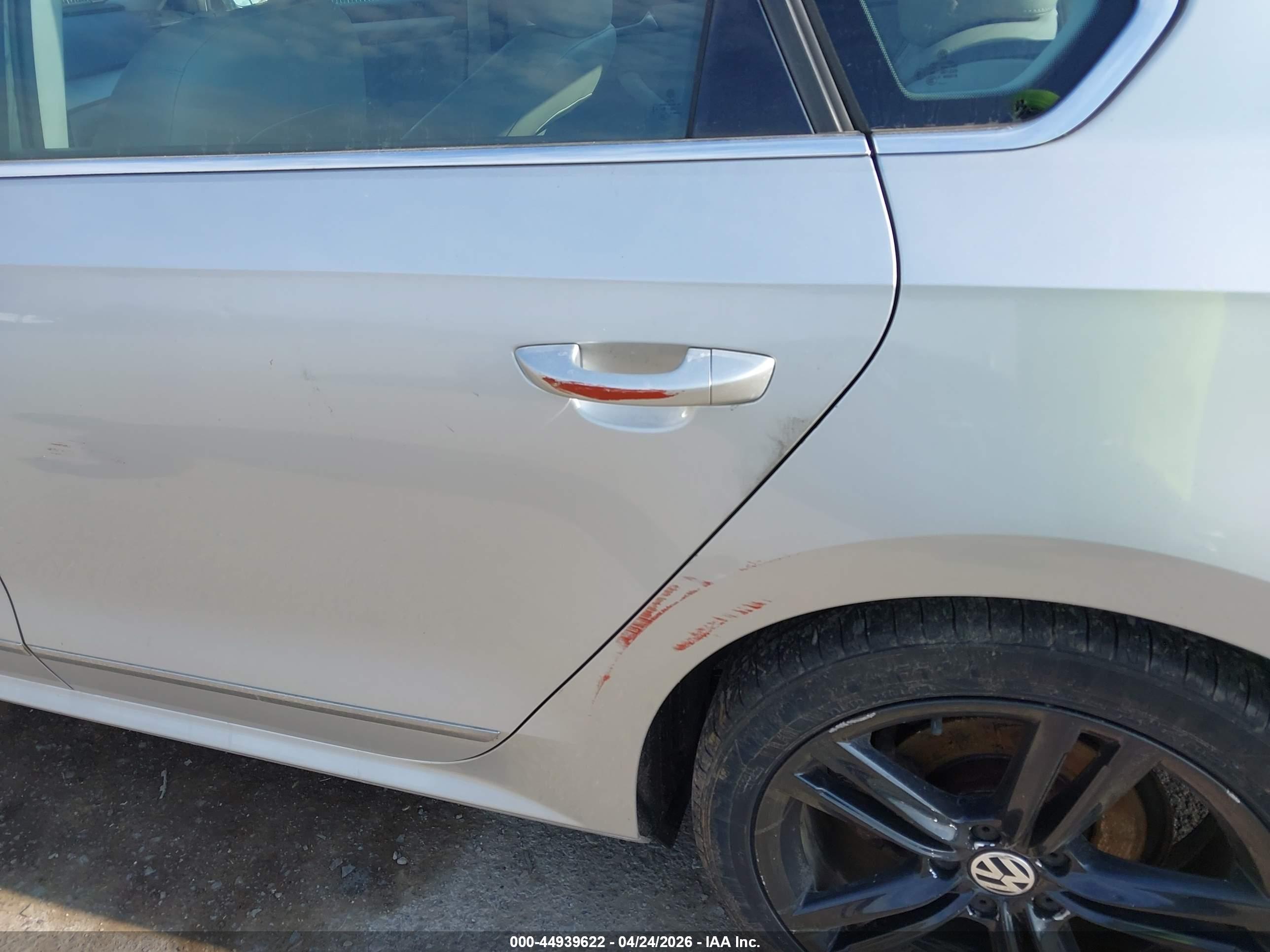 VOLKSWAGEN PASSAT image 6