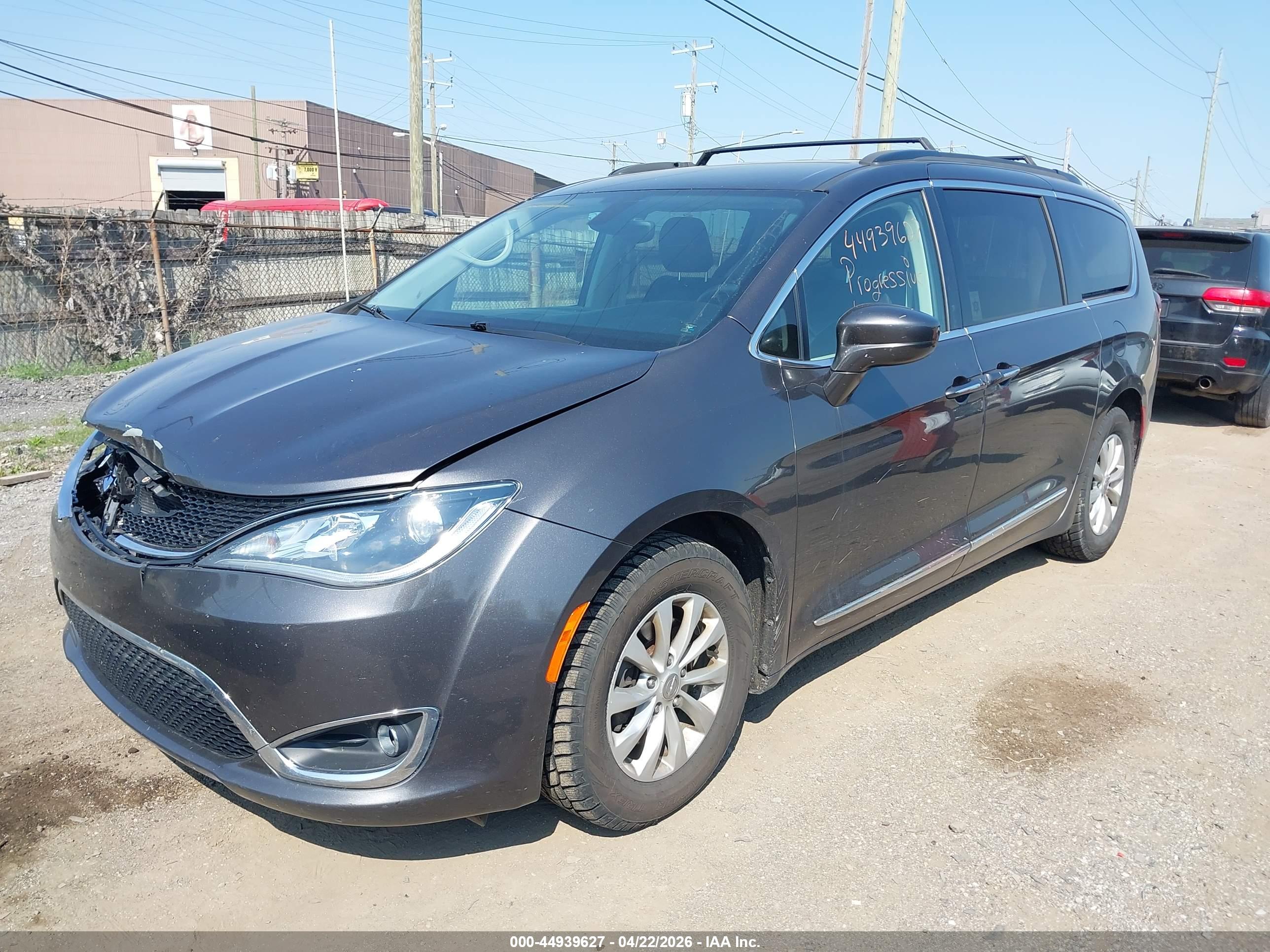 CHRYSLER PACIFICA image 2