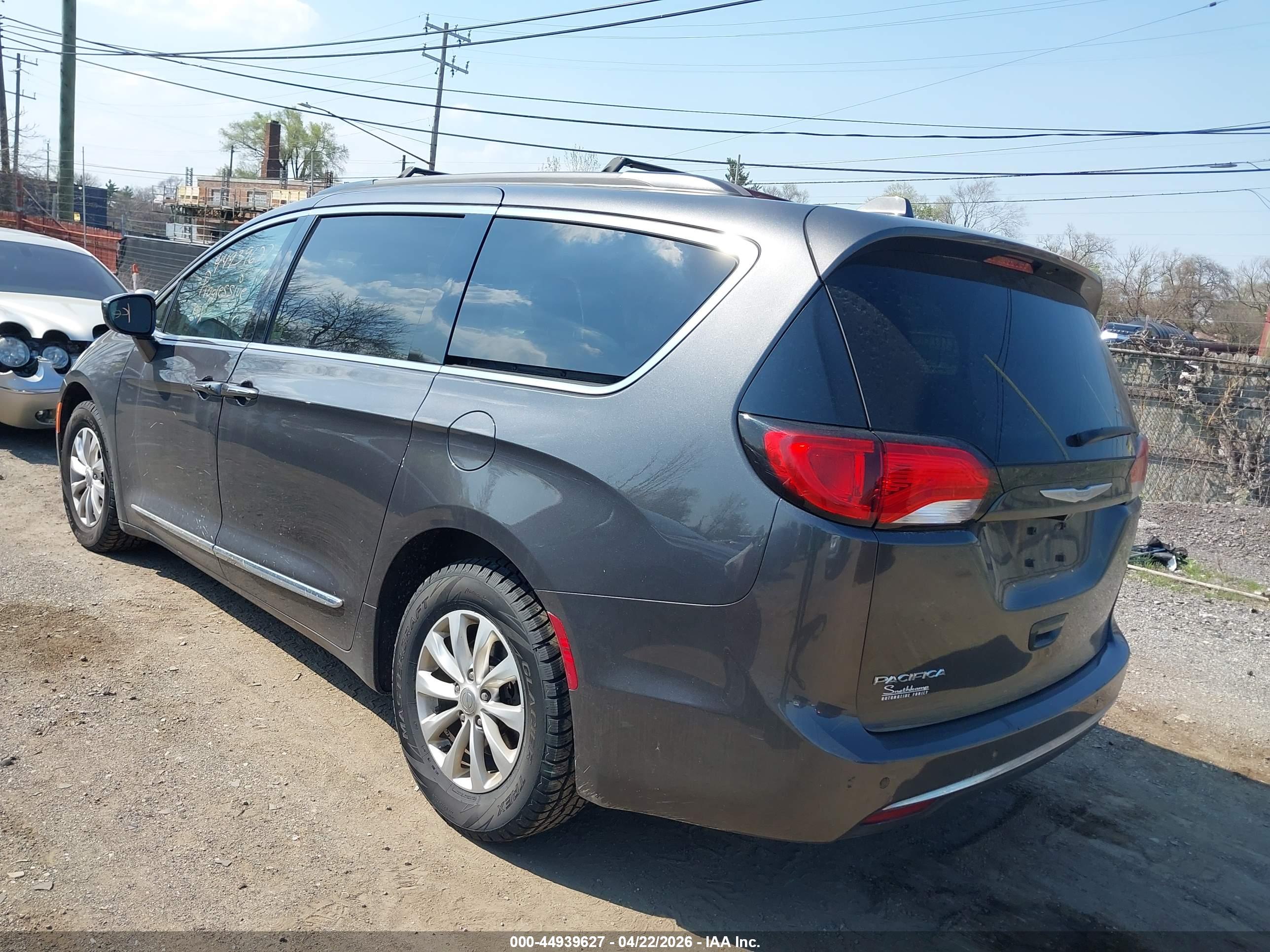 CHRYSLER PACIFICA image 3