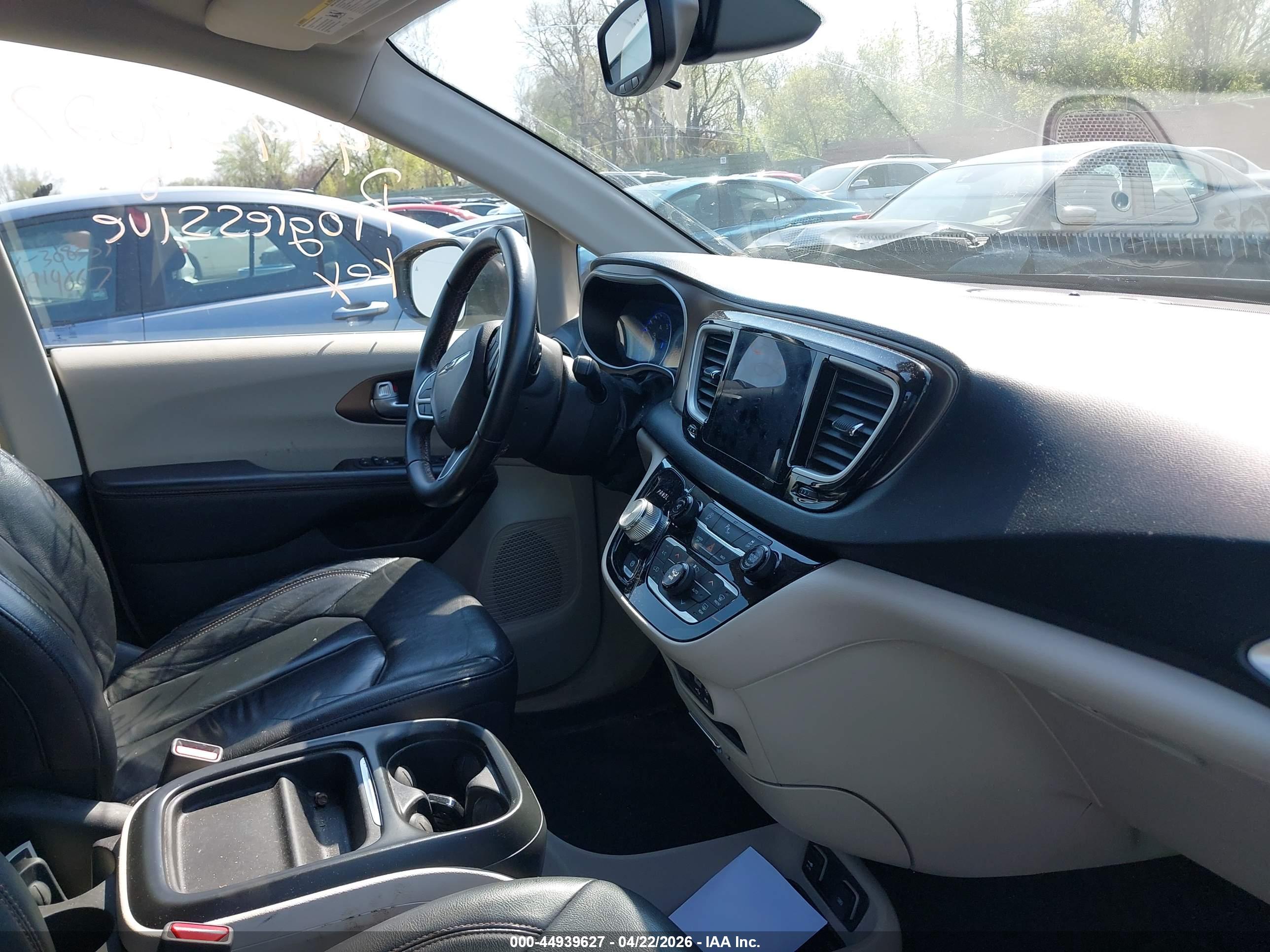 CHRYSLER PACIFICA image 5