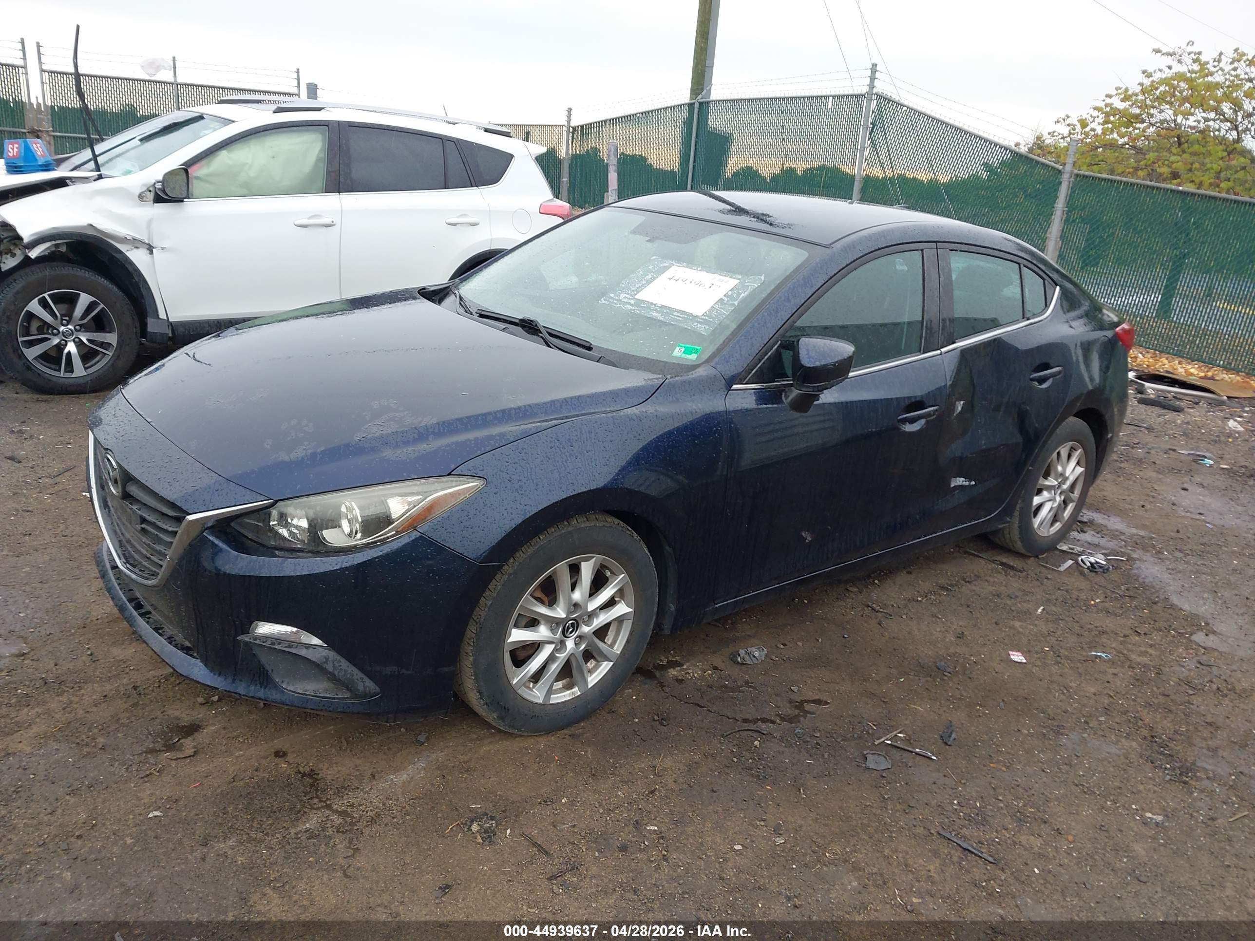 MAZDA MAZDA3 image 2