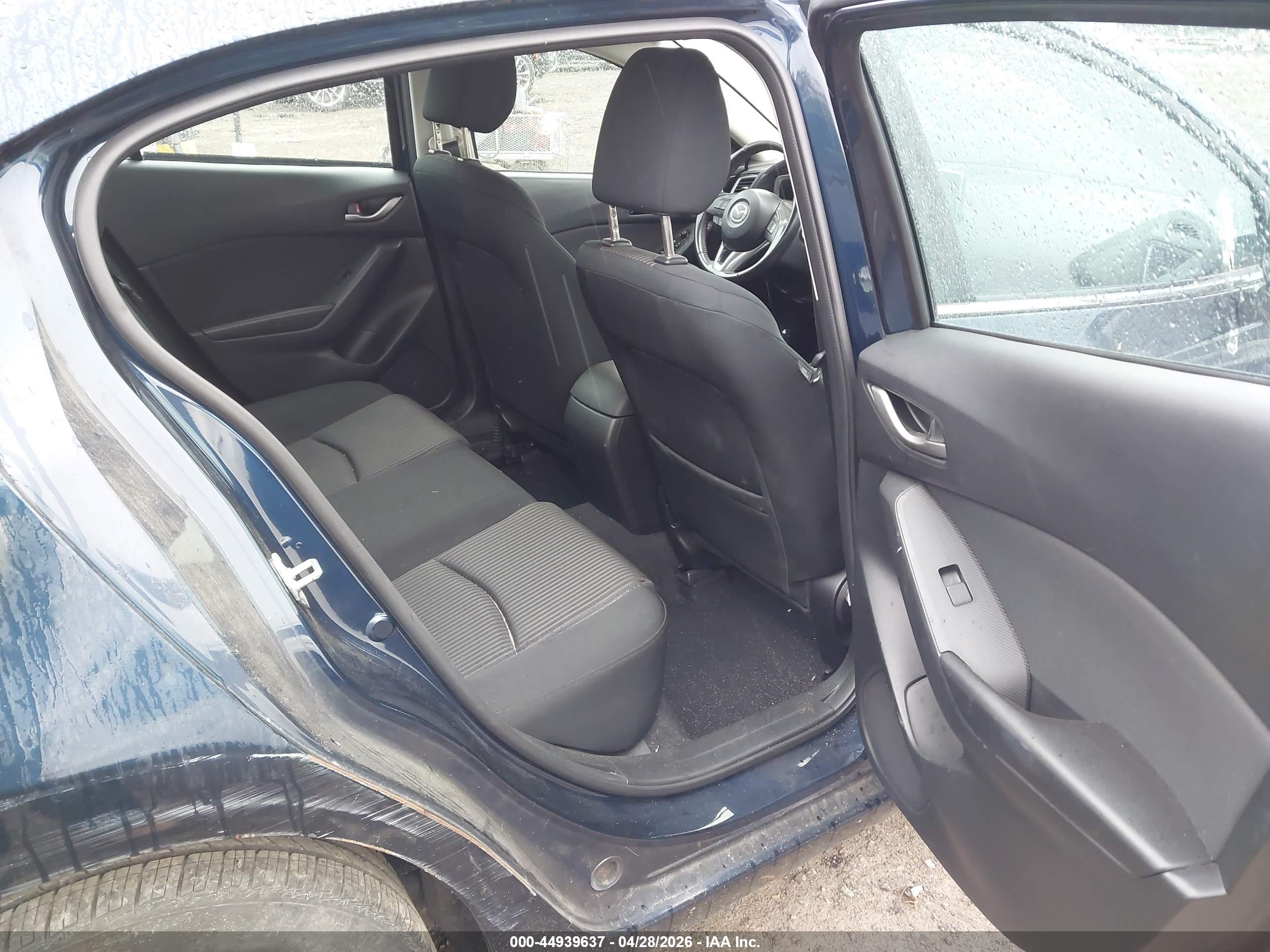 MAZDA MAZDA3 image 8