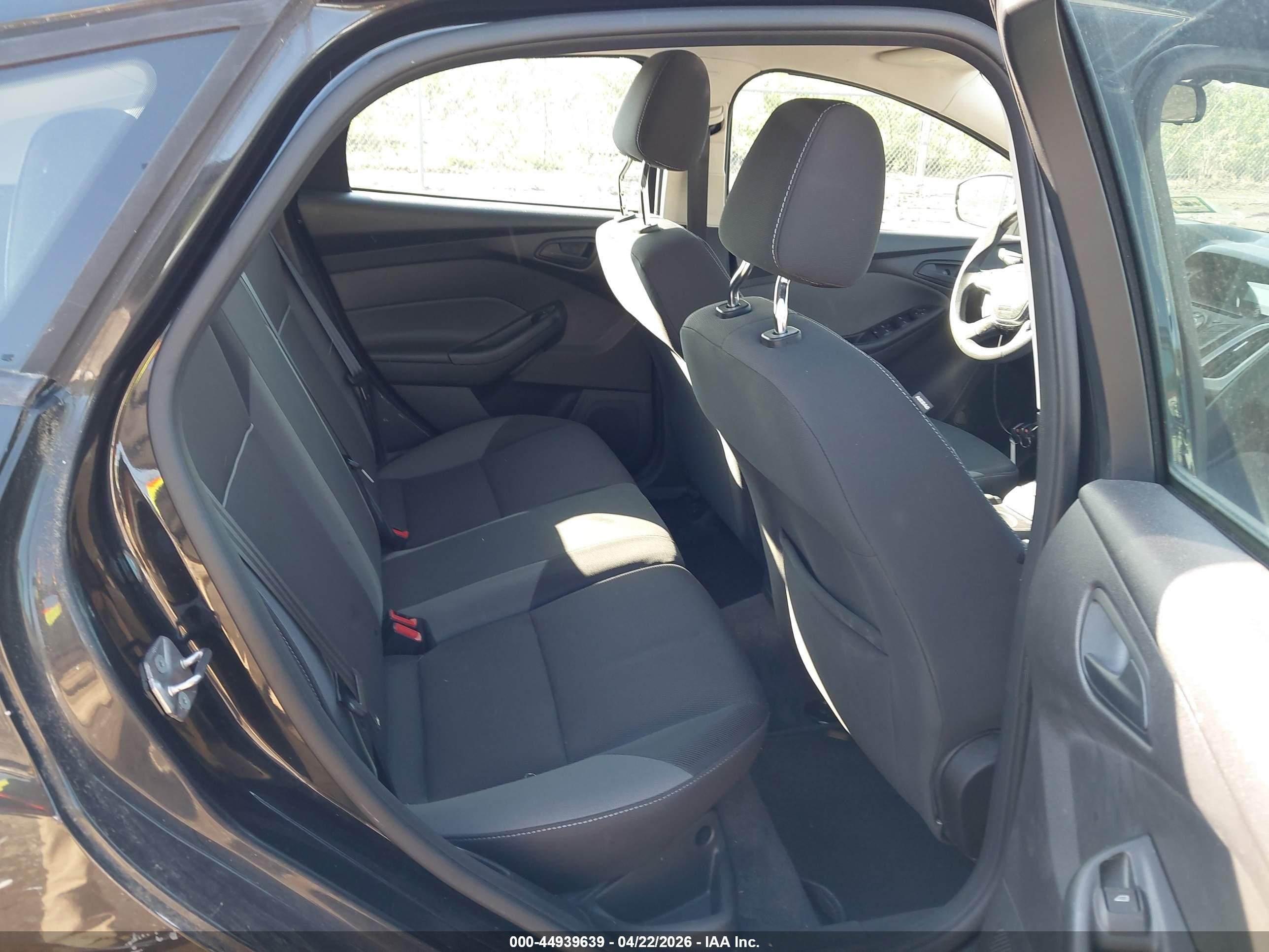 FORD FOCUS image 8
