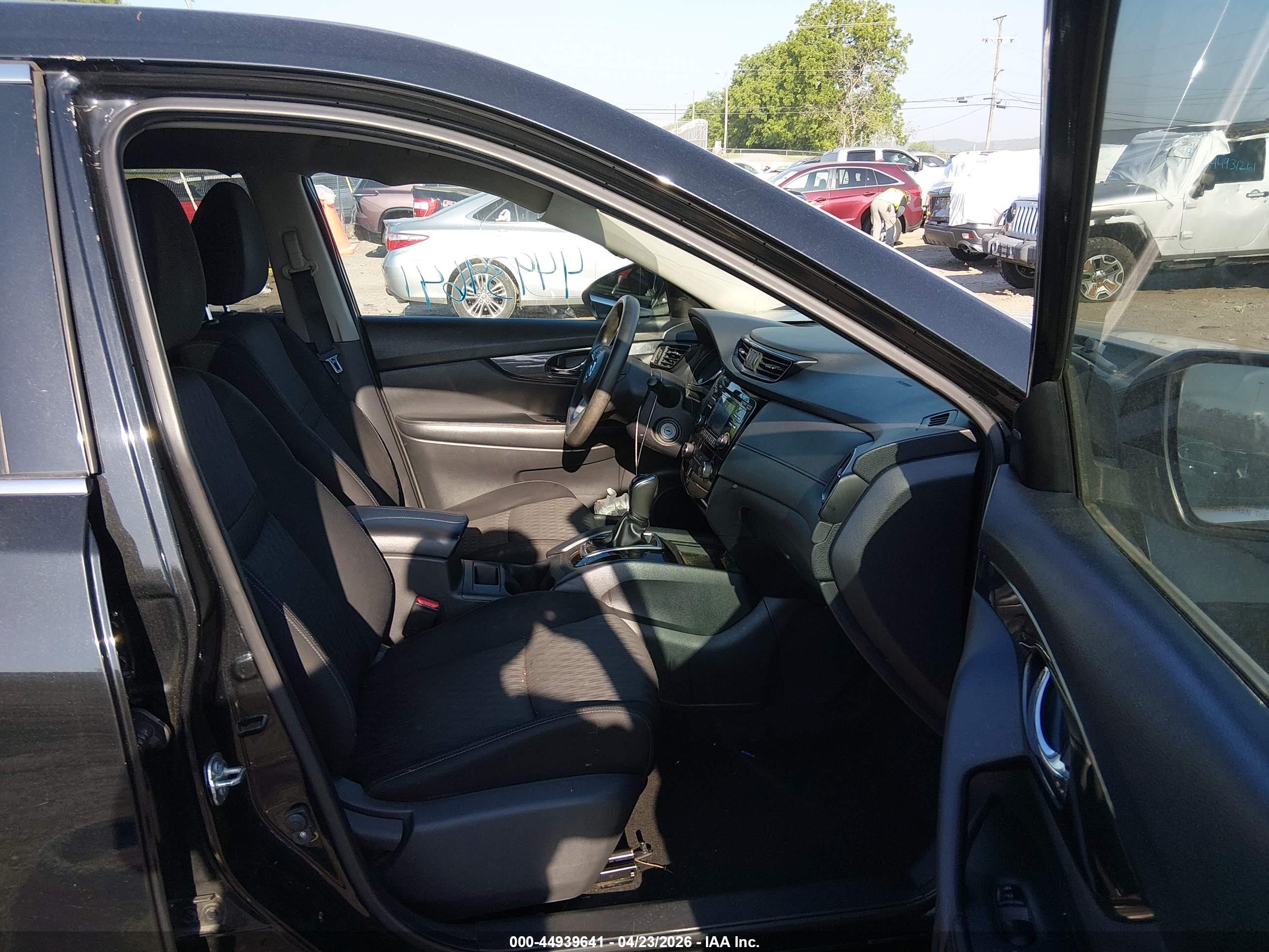 NISSAN ROGUE image 5