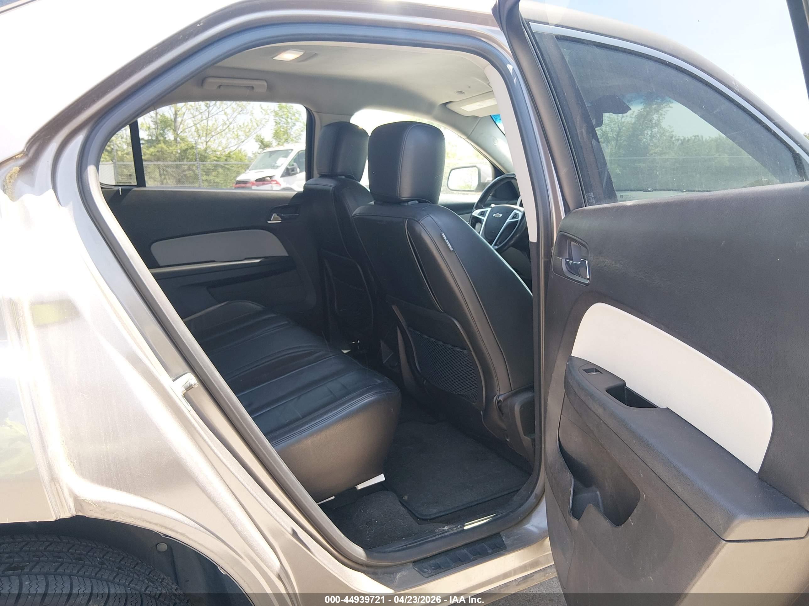 CHEVROLET EQUINOX image 8