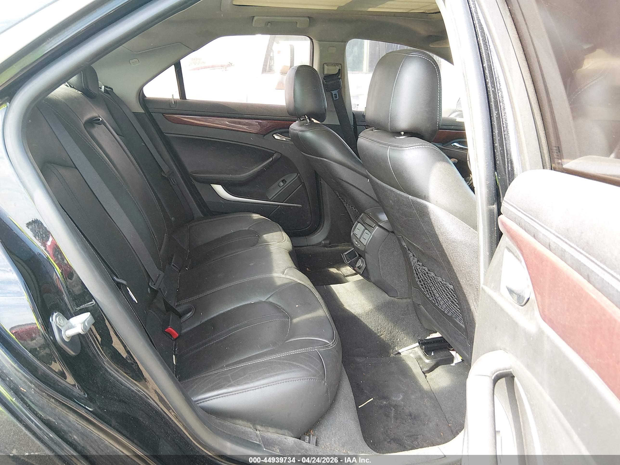 CADILLAC CTS image 8