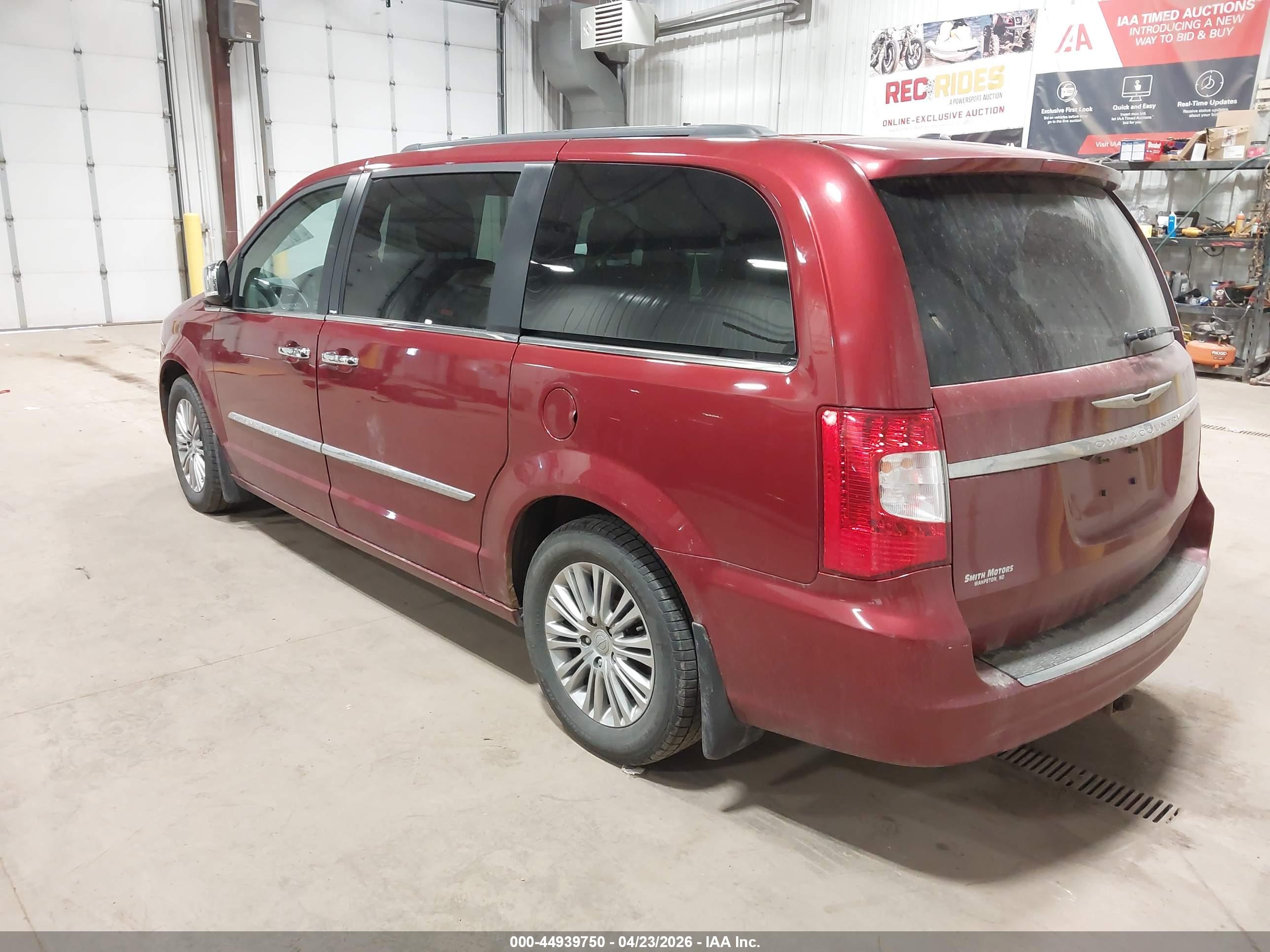 CHRYSLER TOWN image 3