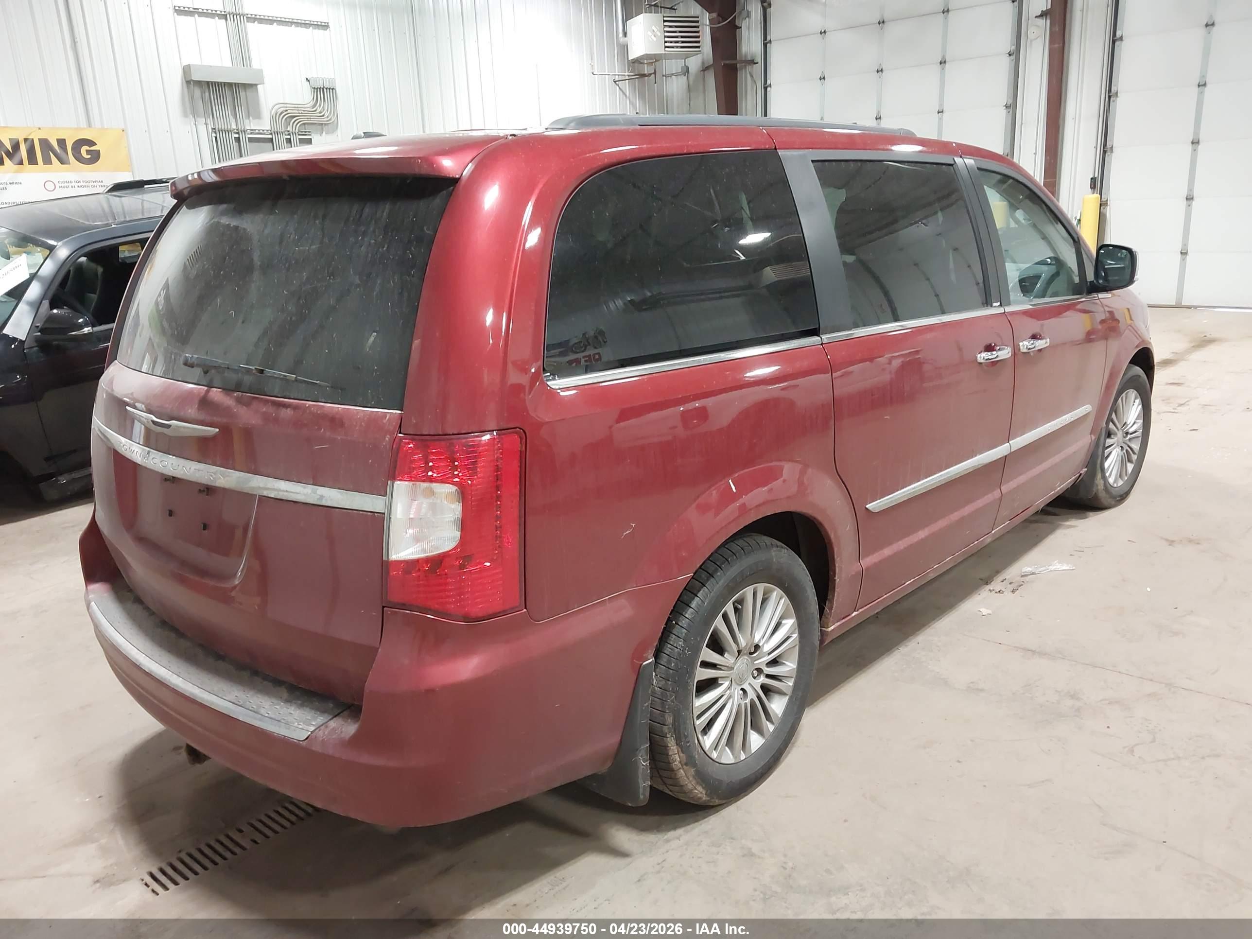 CHRYSLER TOWN image 4