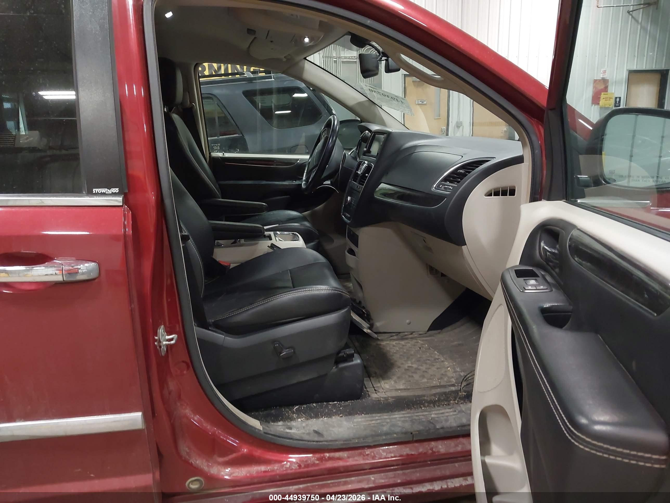 CHRYSLER TOWN image 5
