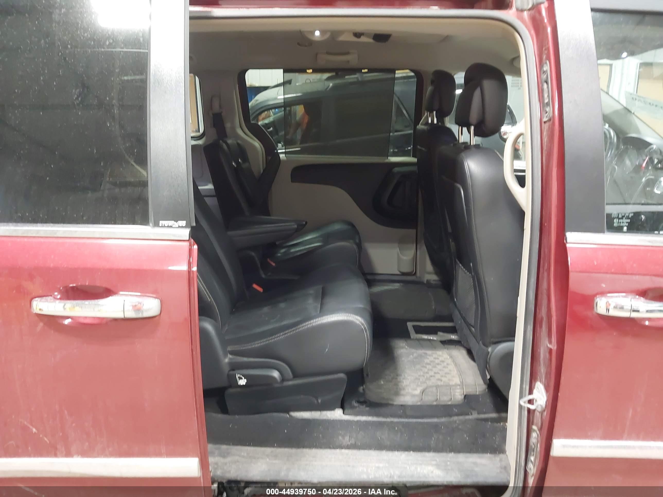 CHRYSLER TOWN image 8