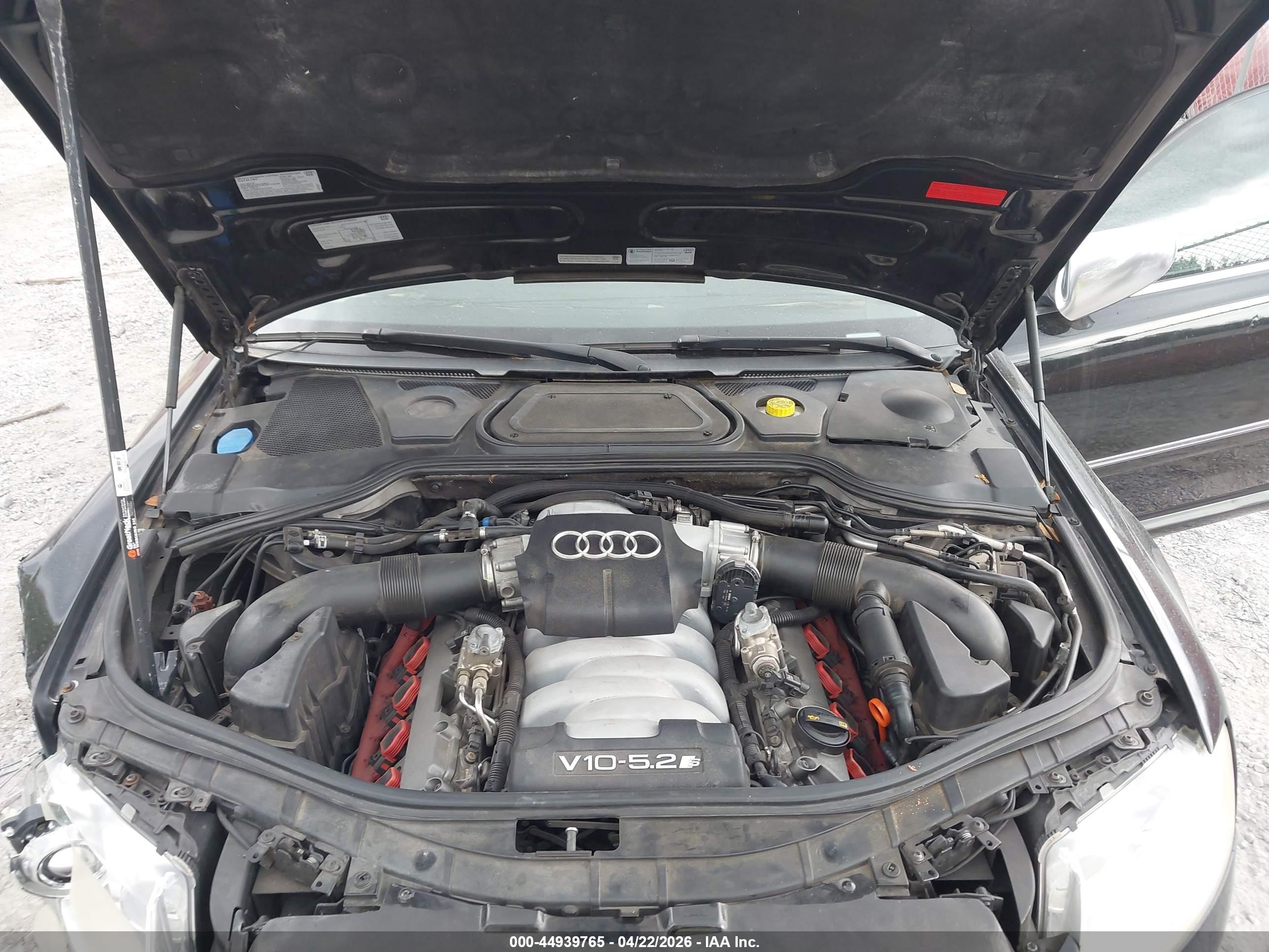 AUDI S8 image 10