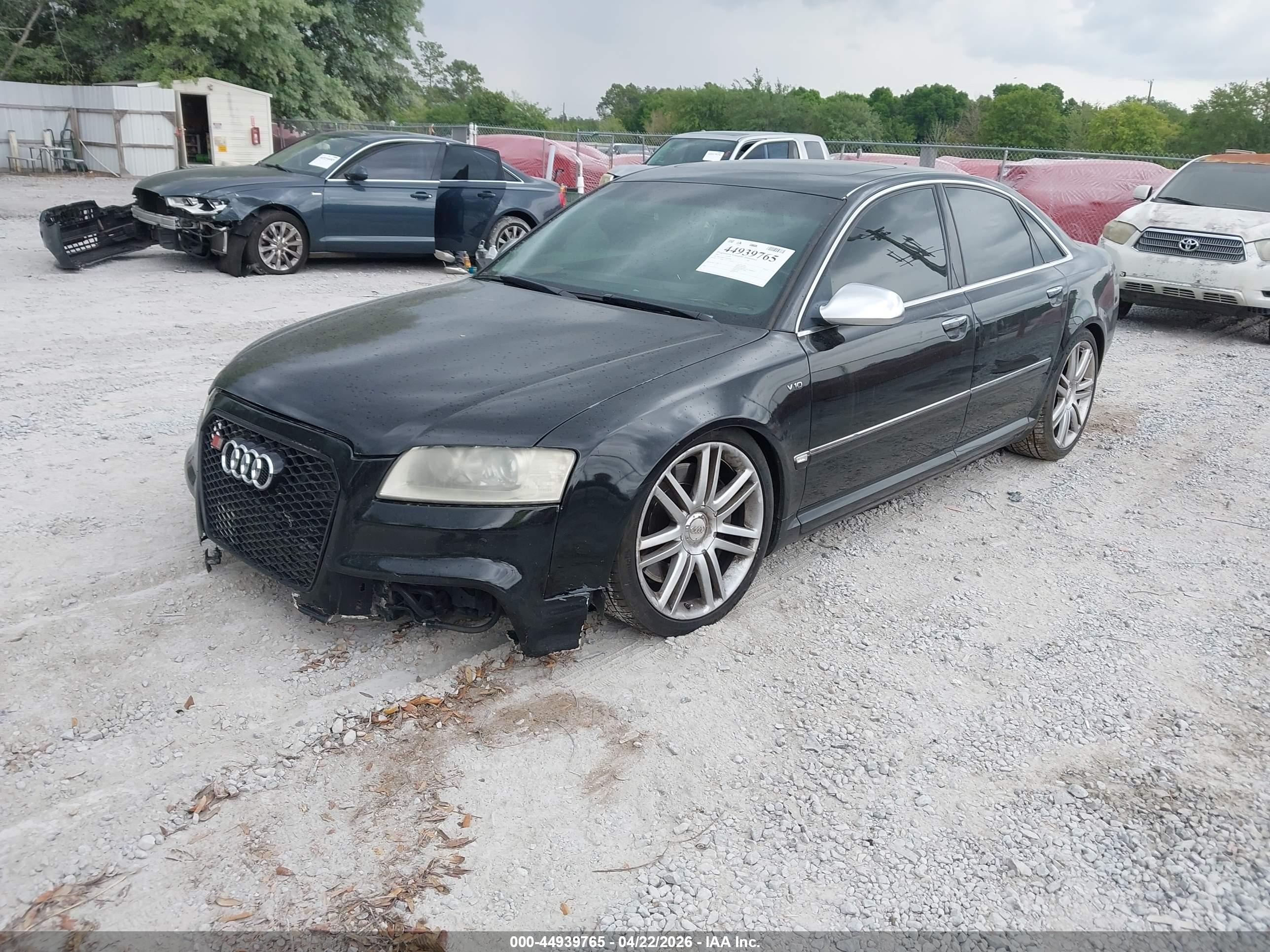 AUDI S8 image 2