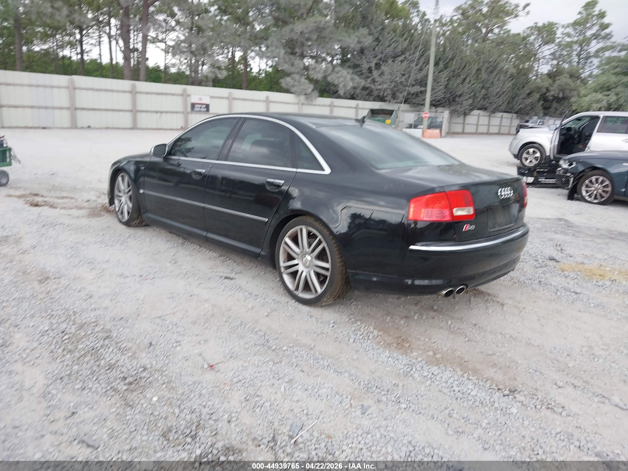 AUDI S8 image 3
