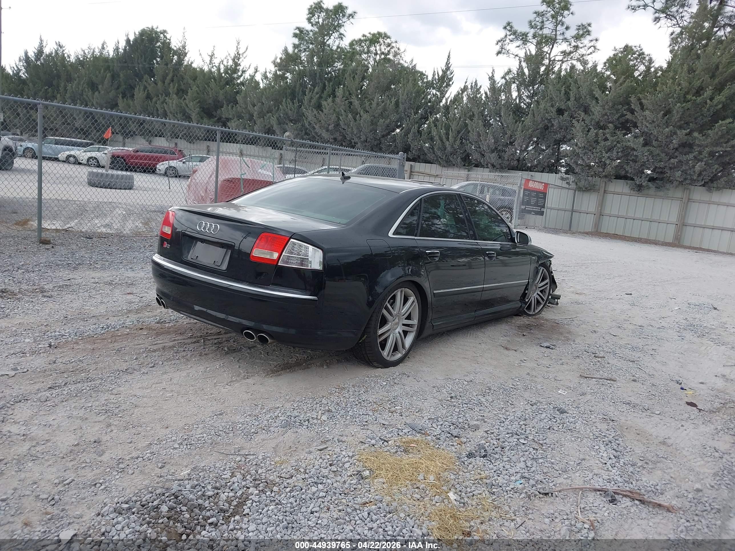 AUDI S8 image 4