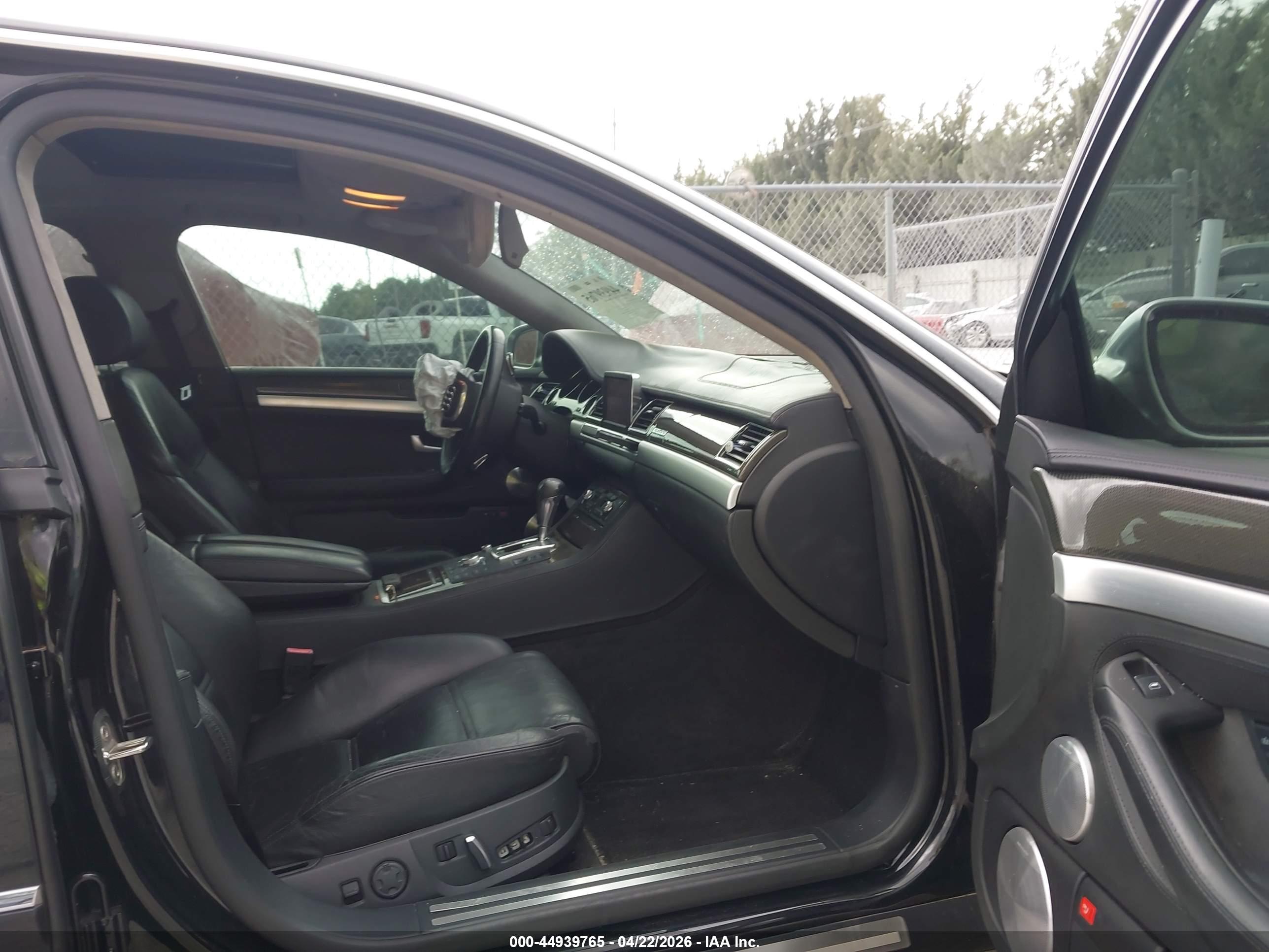 AUDI S8 image 5