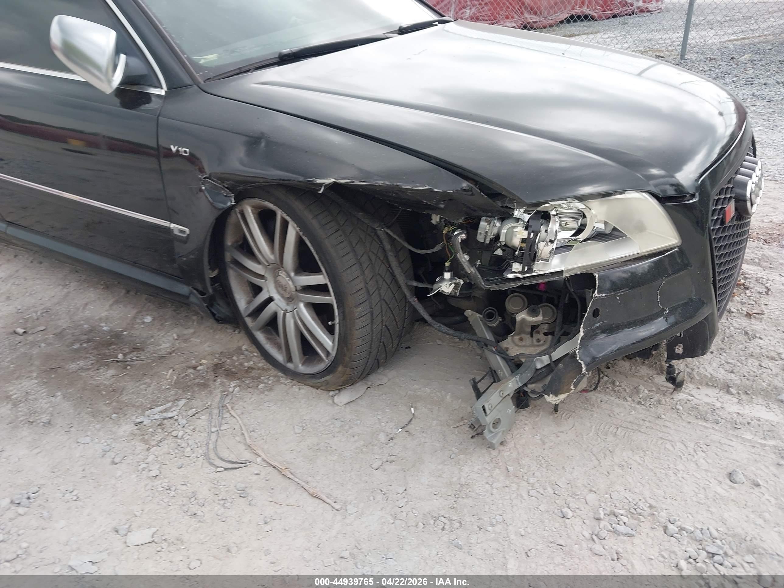 AUDI S8 image 6