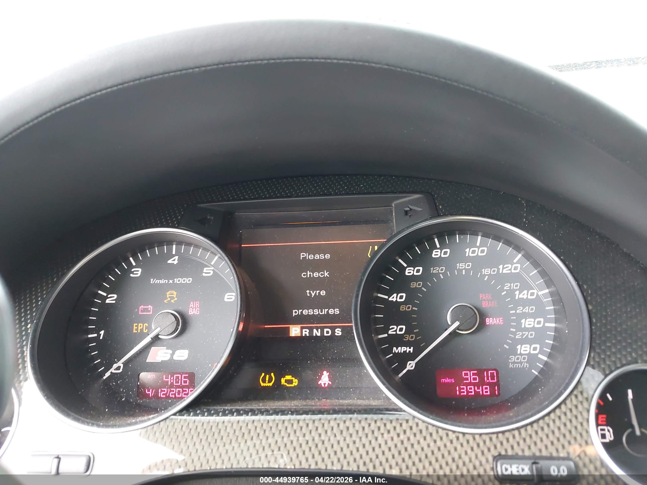 AUDI S8 image 7