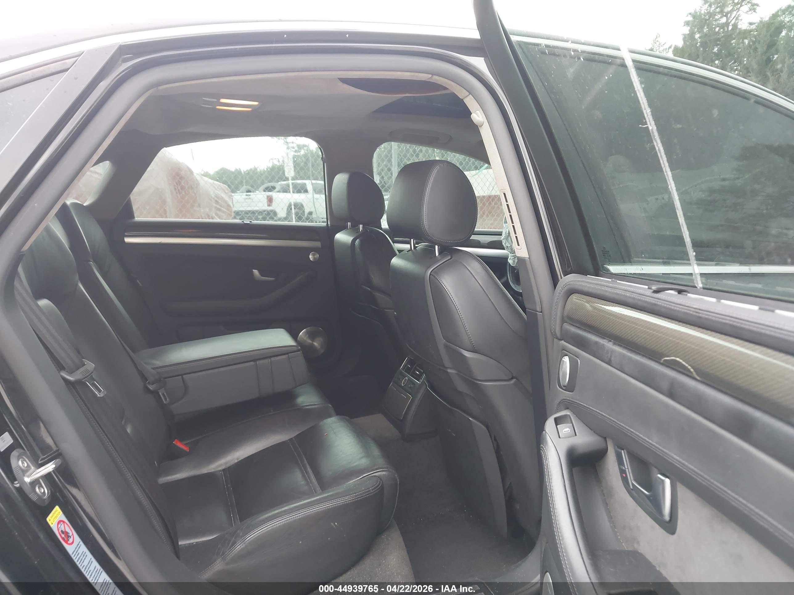 AUDI S8 image 8