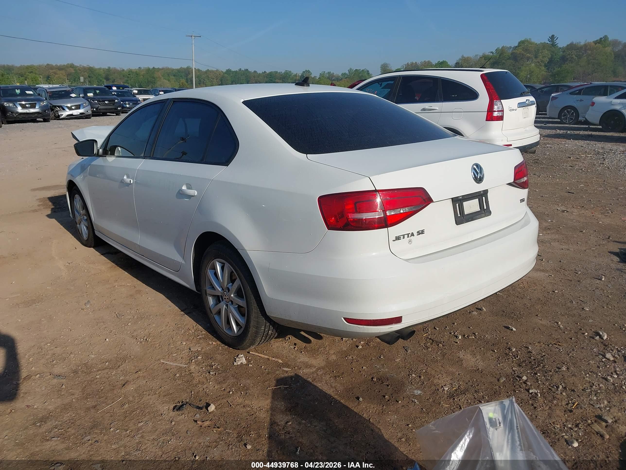 VOLKSWAGEN JETTA image 3