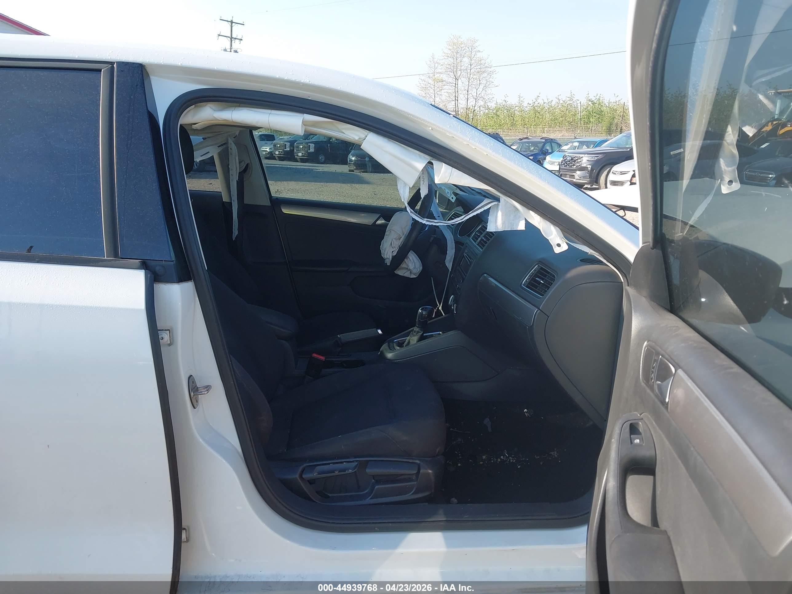 VOLKSWAGEN JETTA image 5