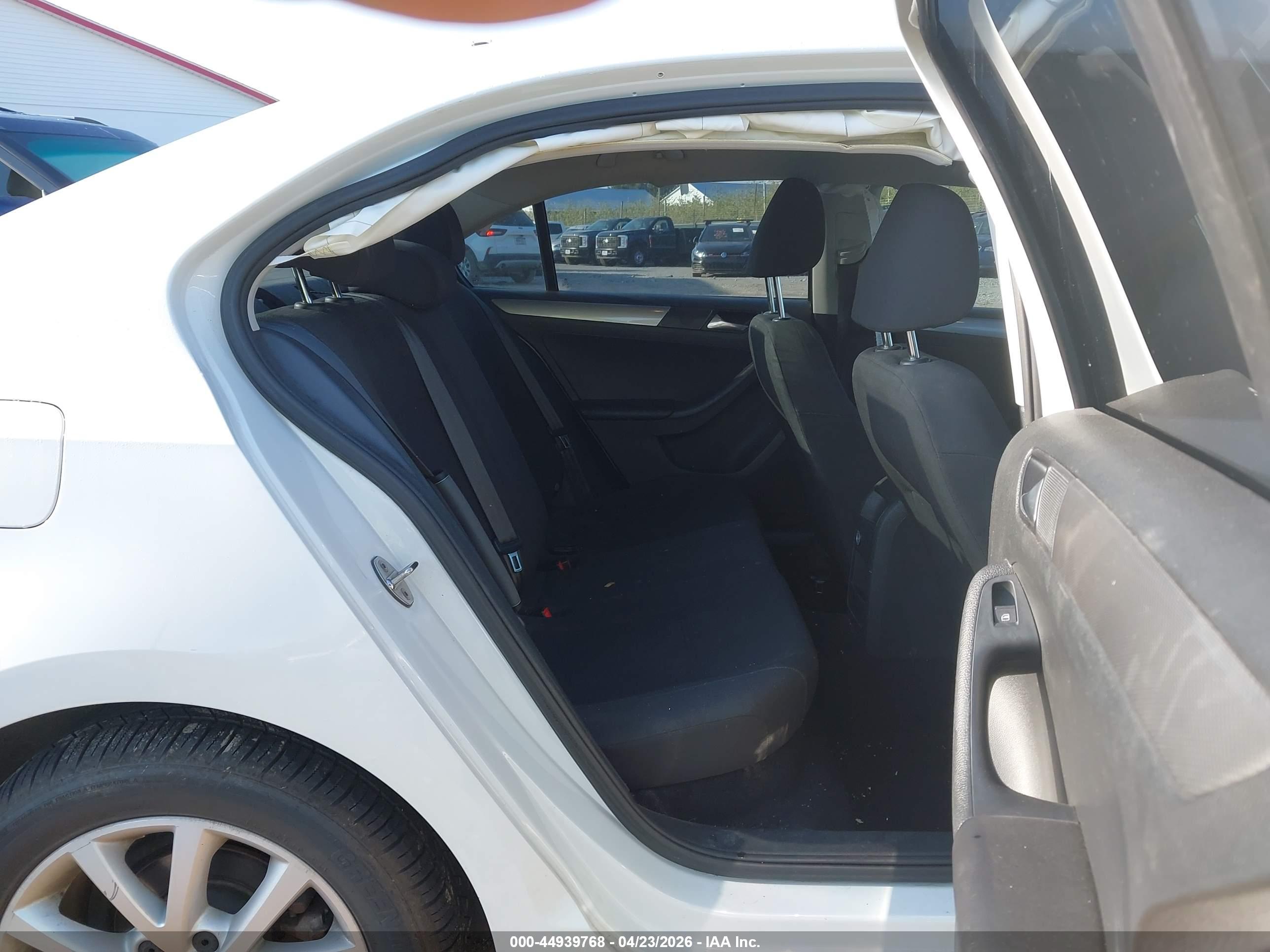 VOLKSWAGEN JETTA image 8