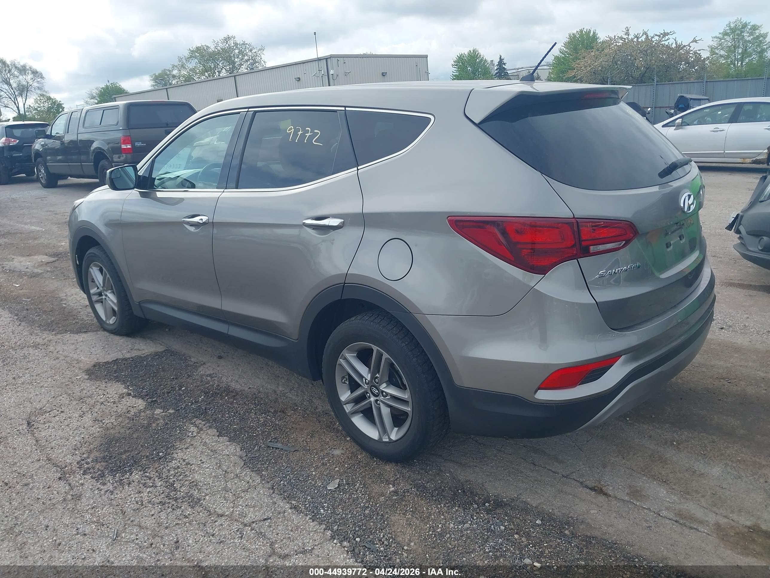 HYUNDAI SANTA image 3
