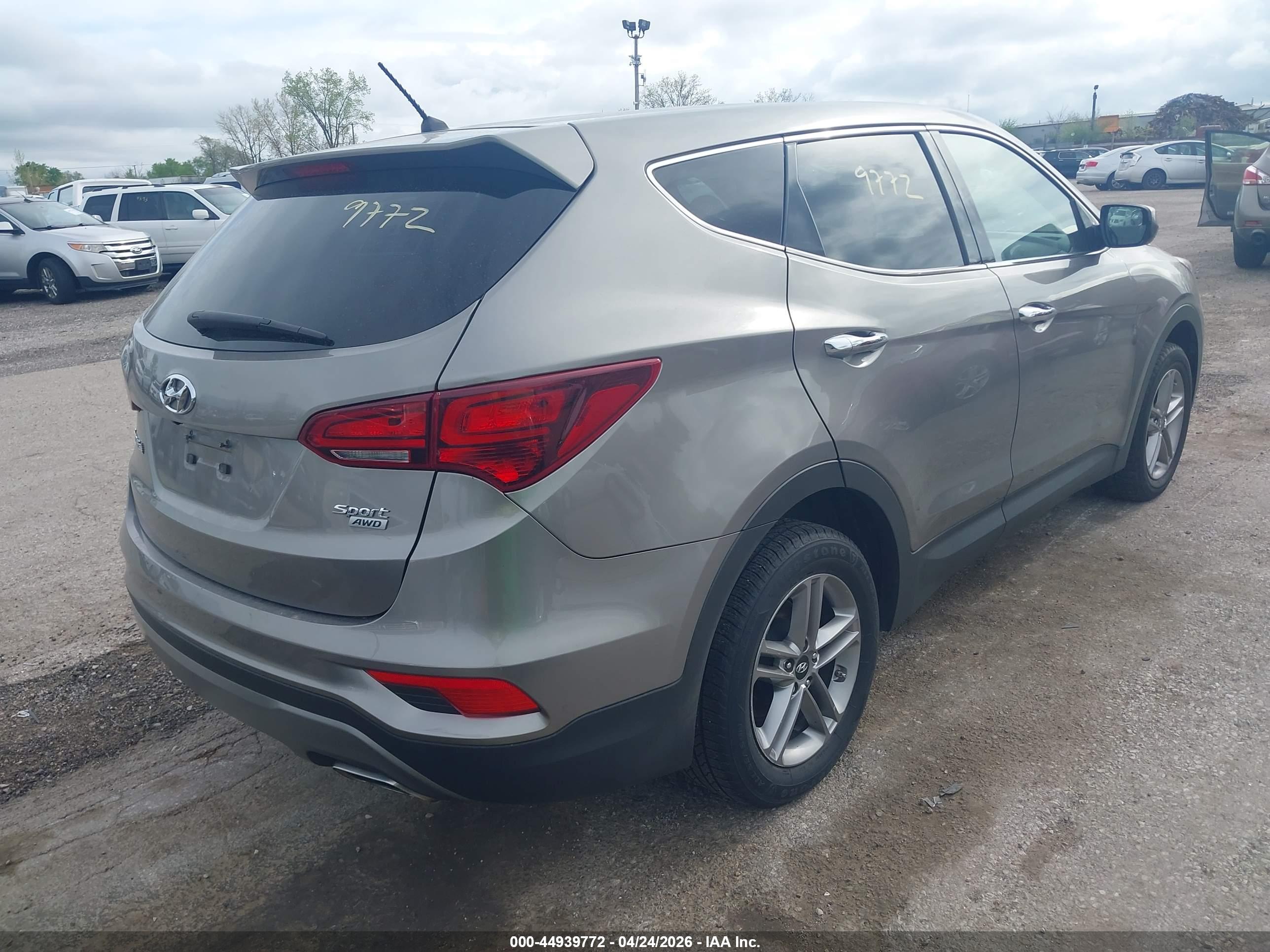 HYUNDAI SANTA image 4