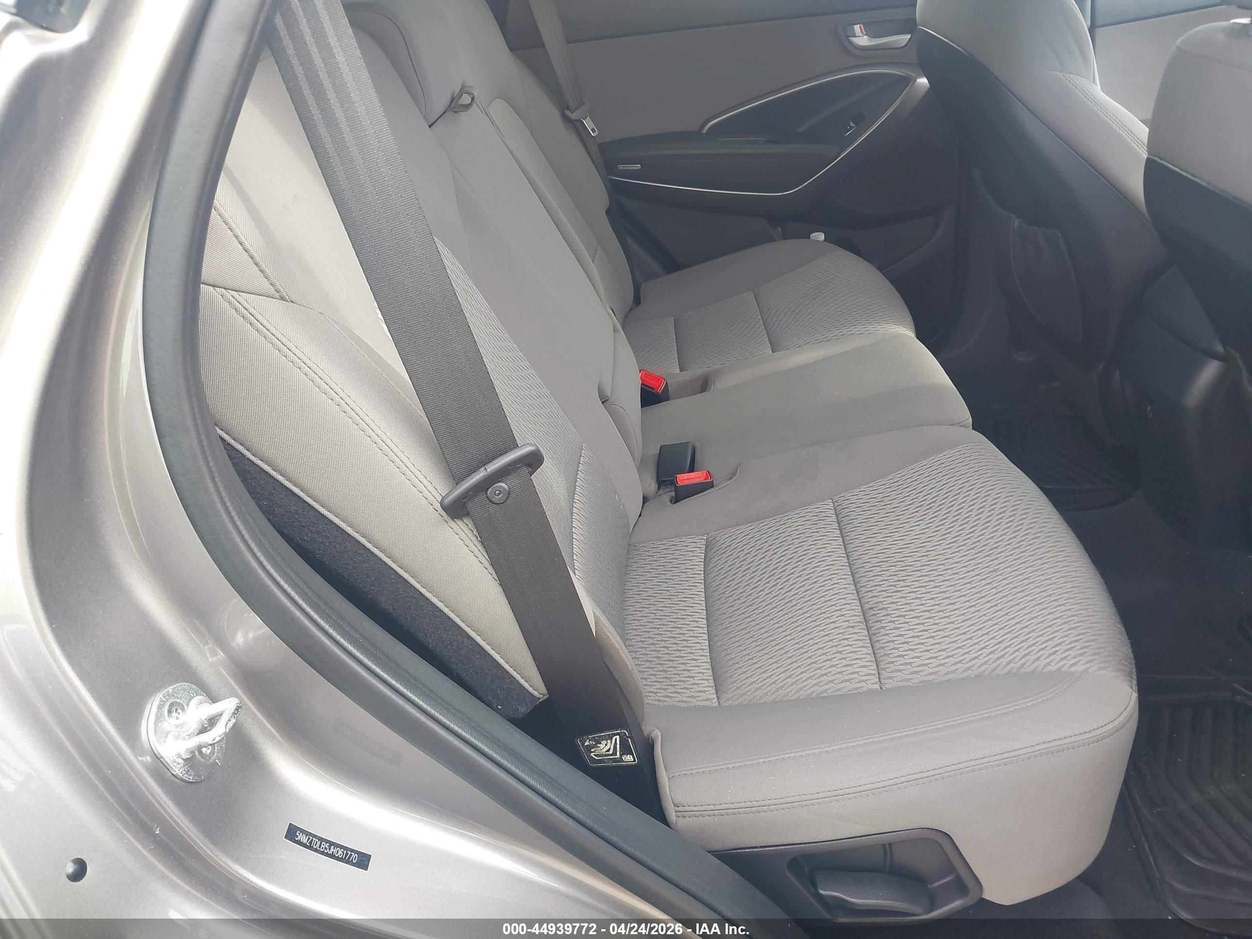 HYUNDAI SANTA image 8