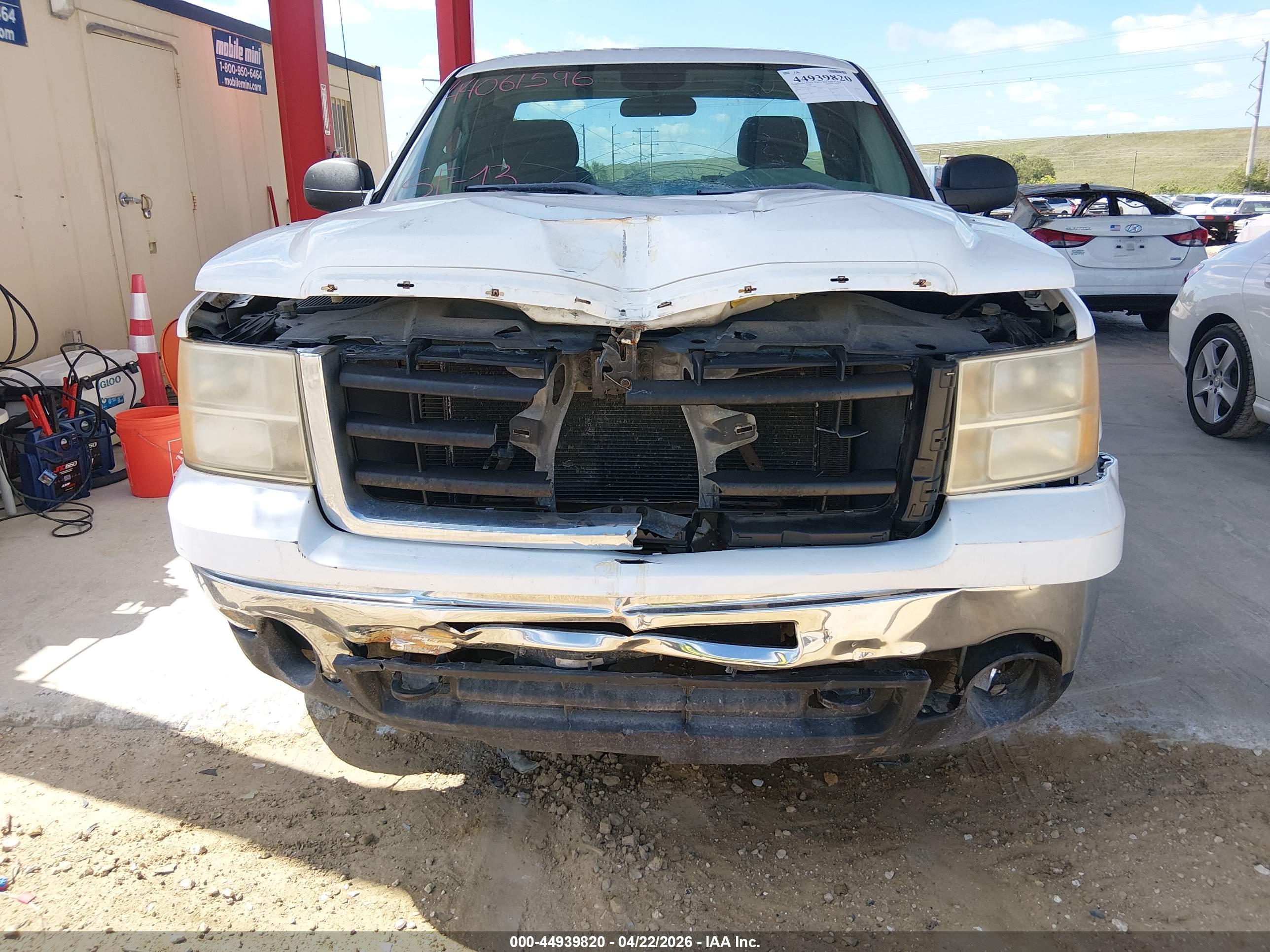 GMC SIERRA image 6