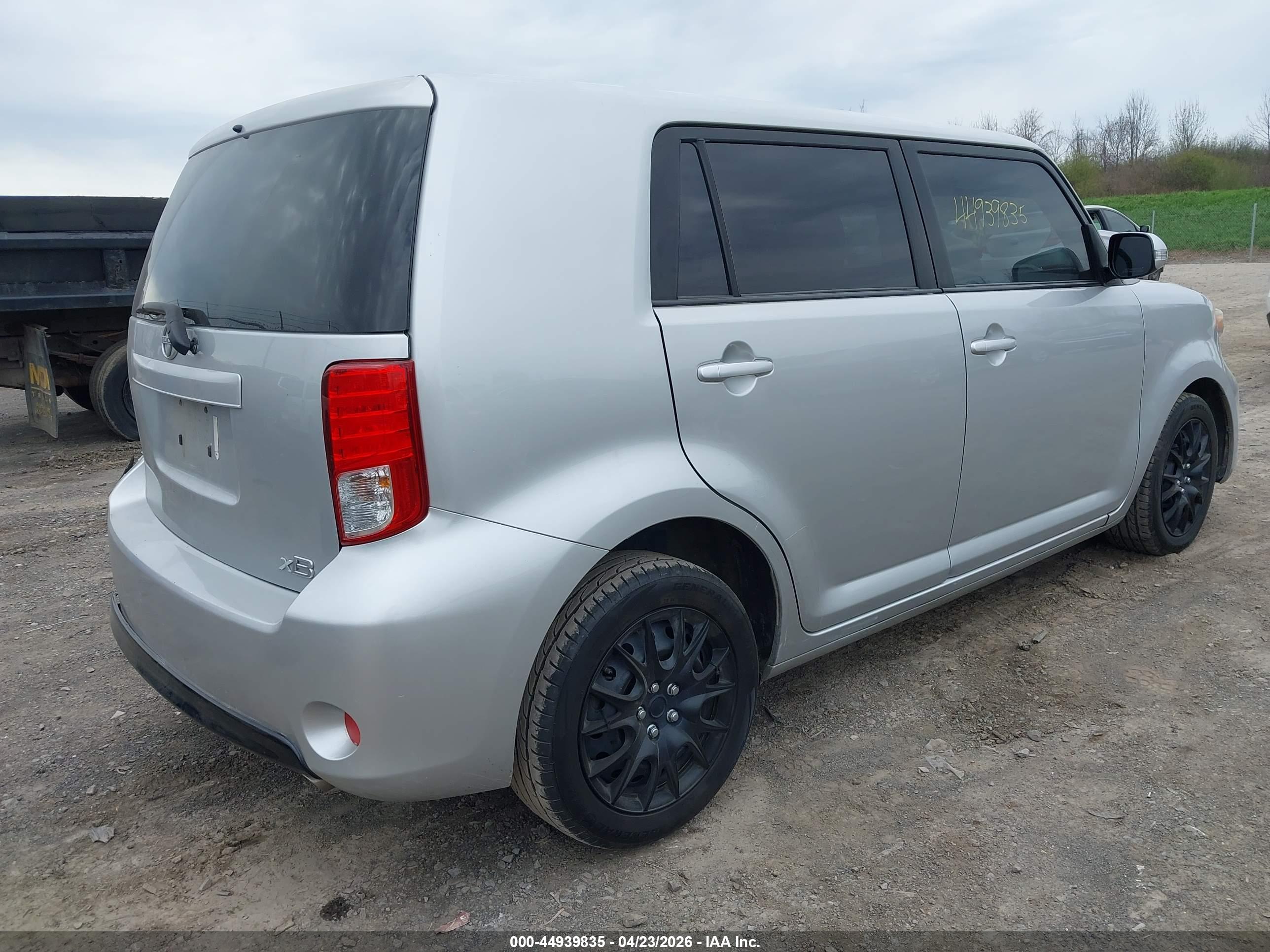 SCION XB image 4