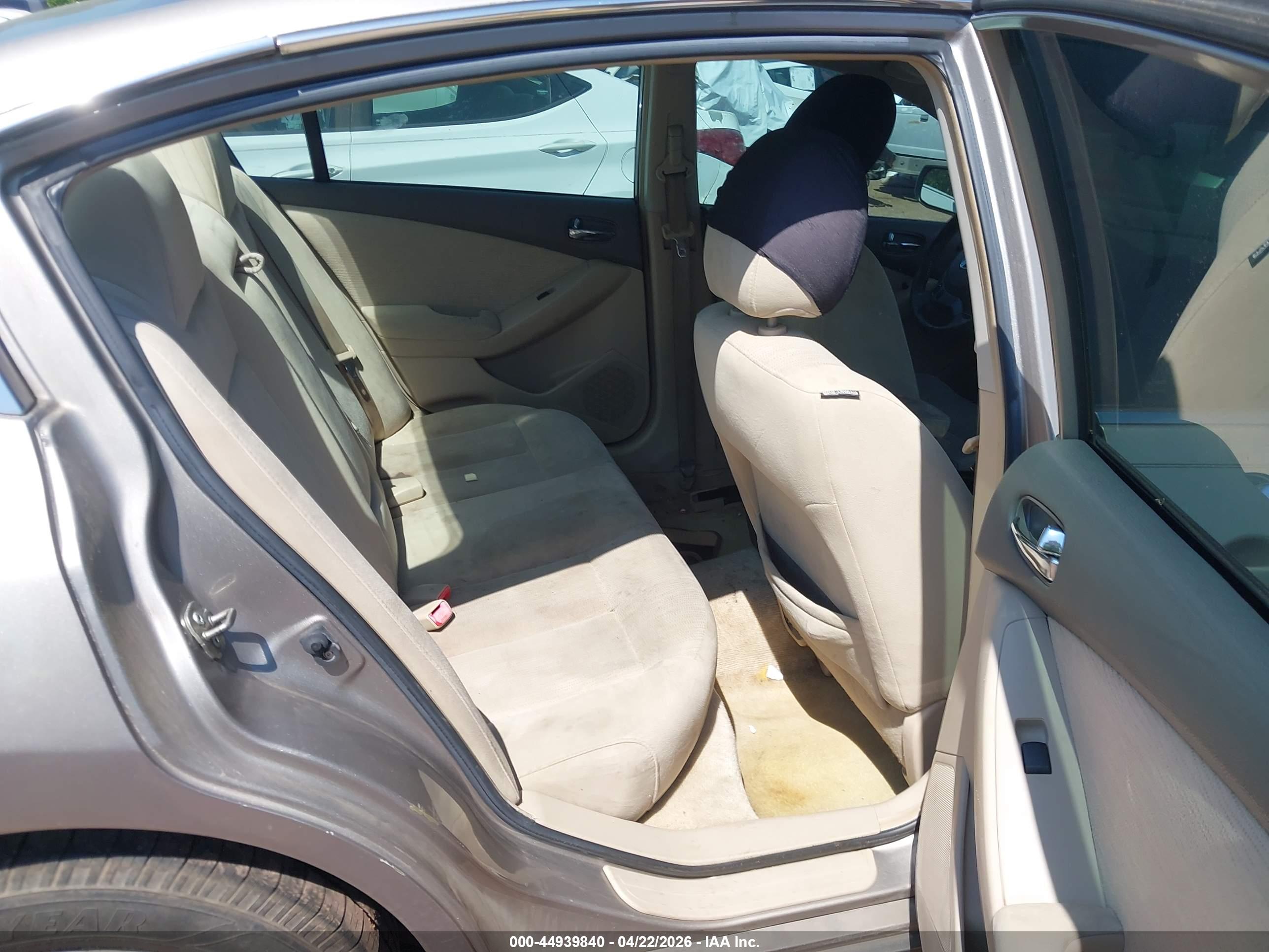 NISSAN ALTIMA image 8