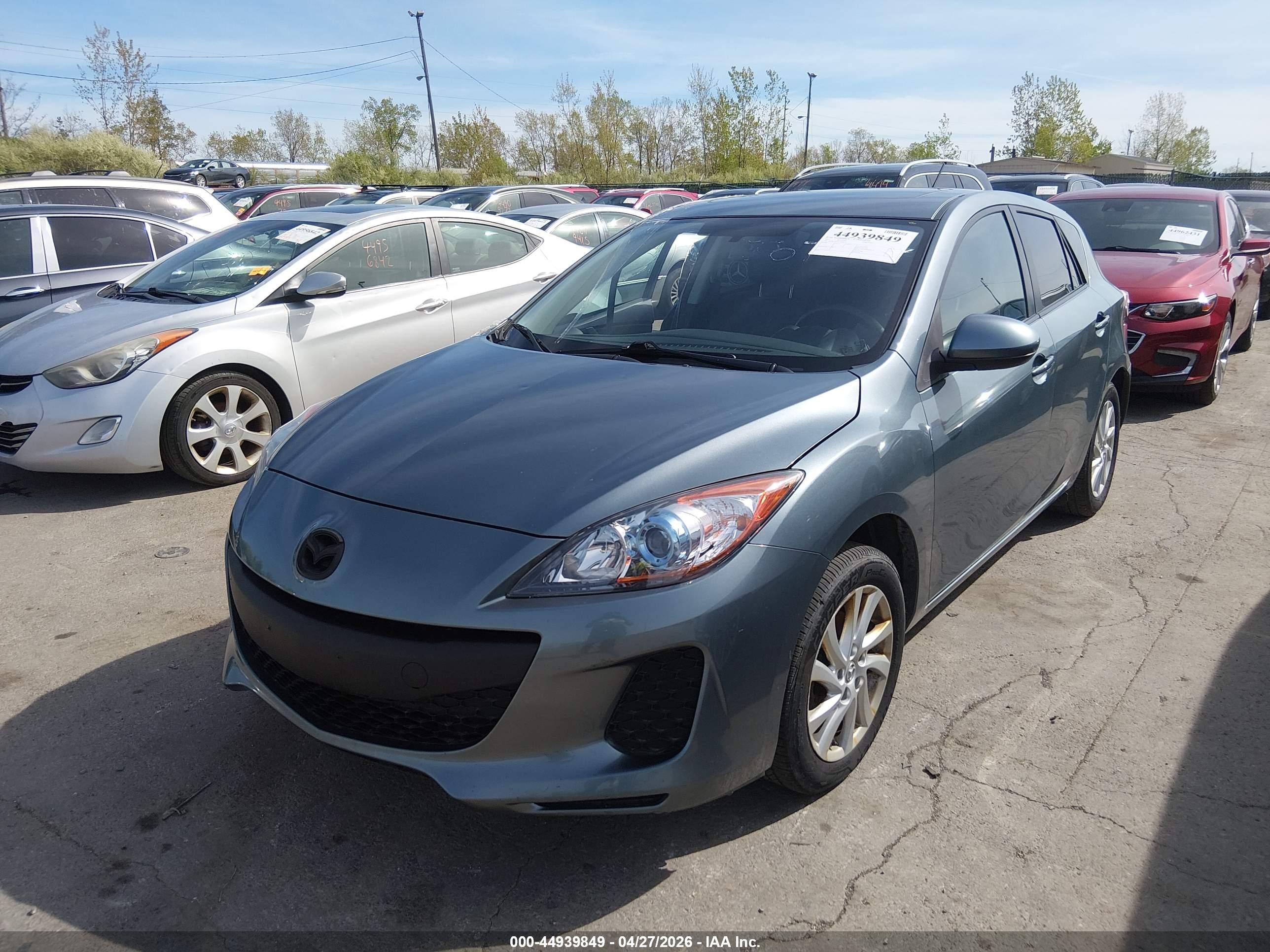 MAZDA MAZDA3 image 2