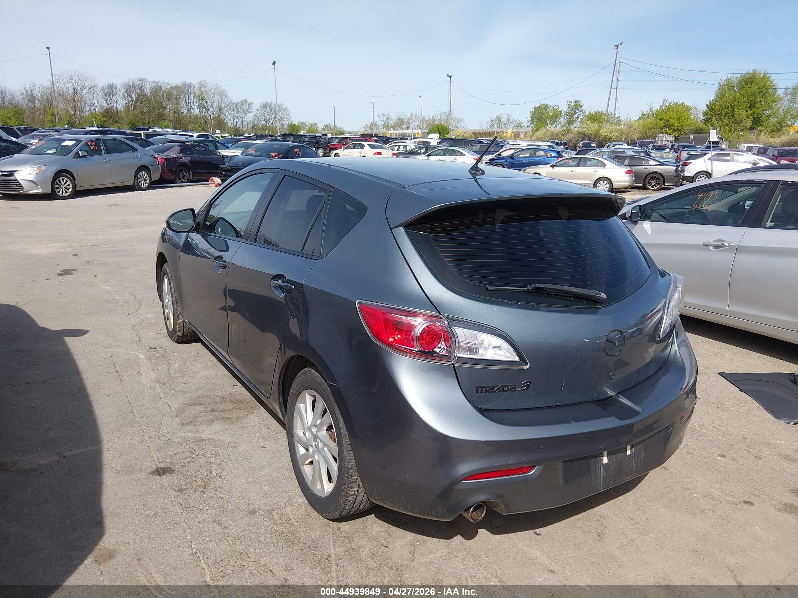 MAZDA MAZDA3 image 3